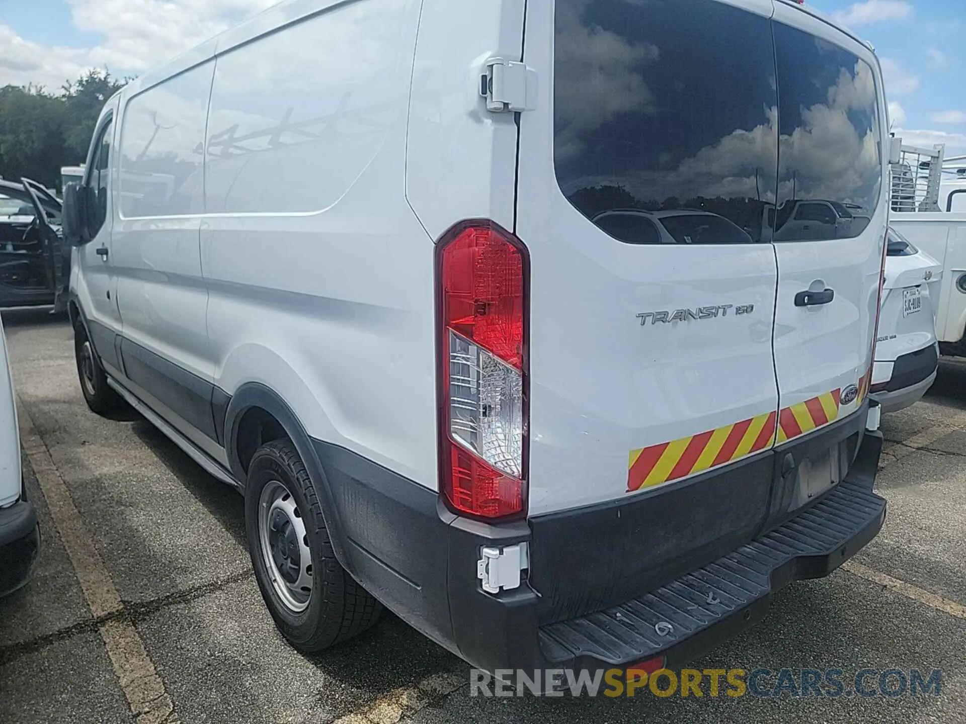 26 Photograph of a damaged car 1FTYE1YM4KKB31957 FORD TRANSIT 2019