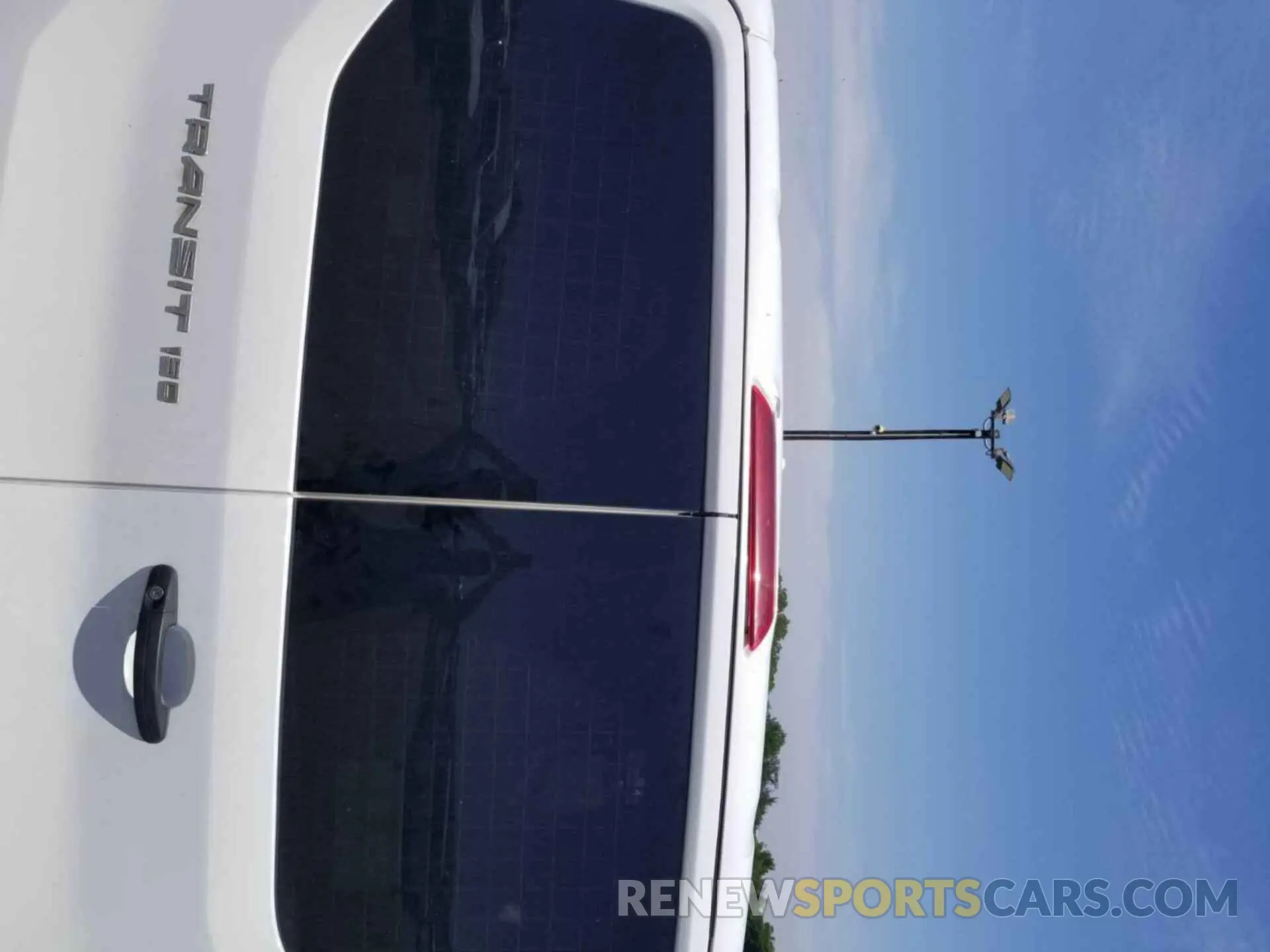 4 Photograph of a damaged car 1FTYE1YM4KKB31957 FORD TRANSIT 2019