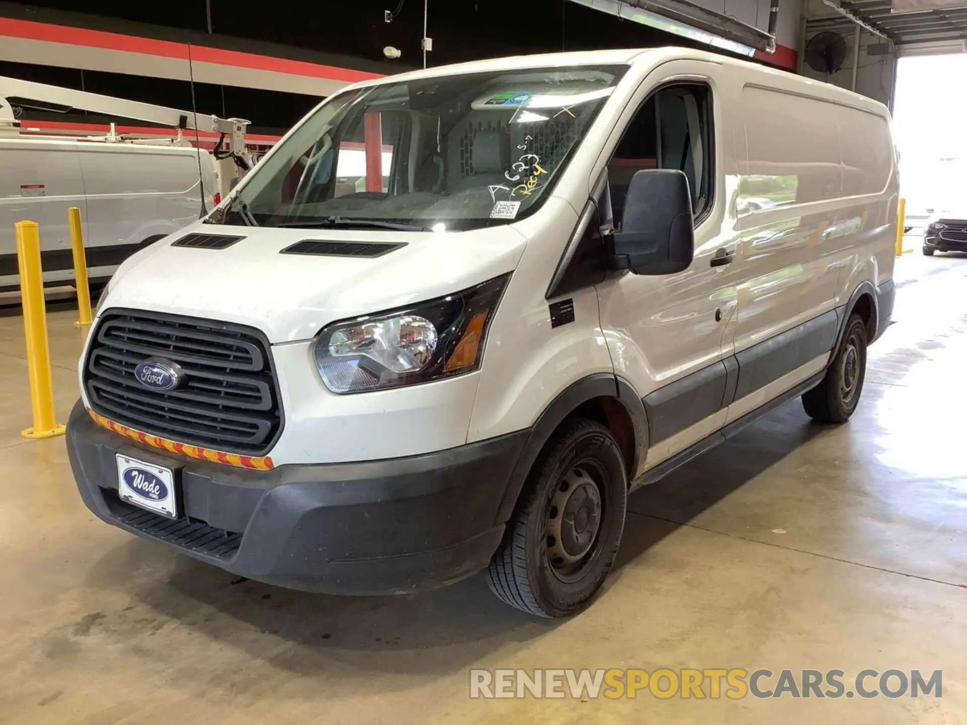 10 Photograph of a damaged car 1FTYE1YM5KKB28291 FORD TRANSIT 2019
