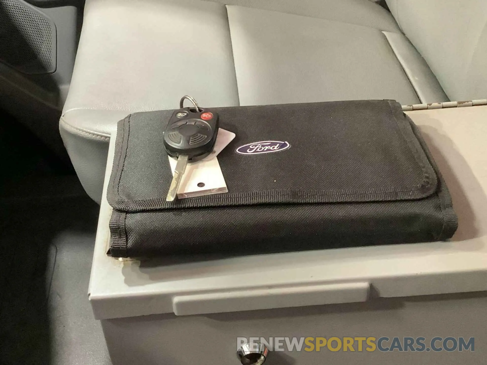 25 Photograph of a damaged car 1FTYE1YM5KKB28291 FORD TRANSIT 2019