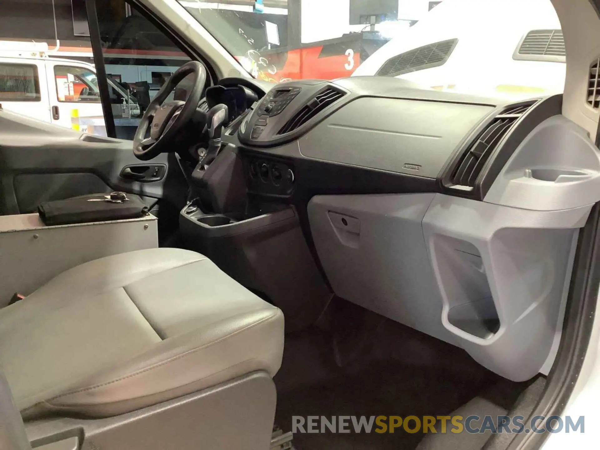 3 Photograph of a damaged car 1FTYE1YM5KKB28291 FORD TRANSIT 2019
