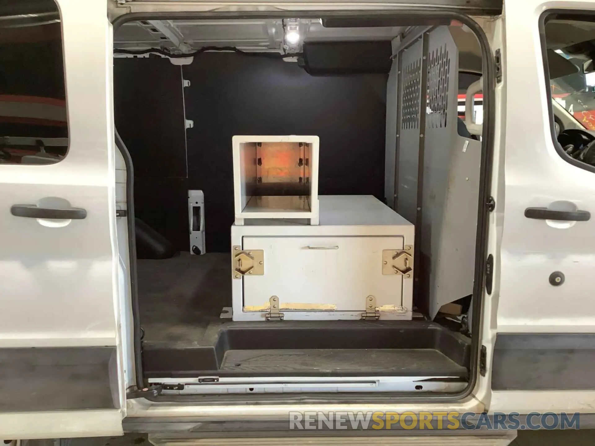 31 Photograph of a damaged car 1FTYE1YM5KKB28291 FORD TRANSIT 2019