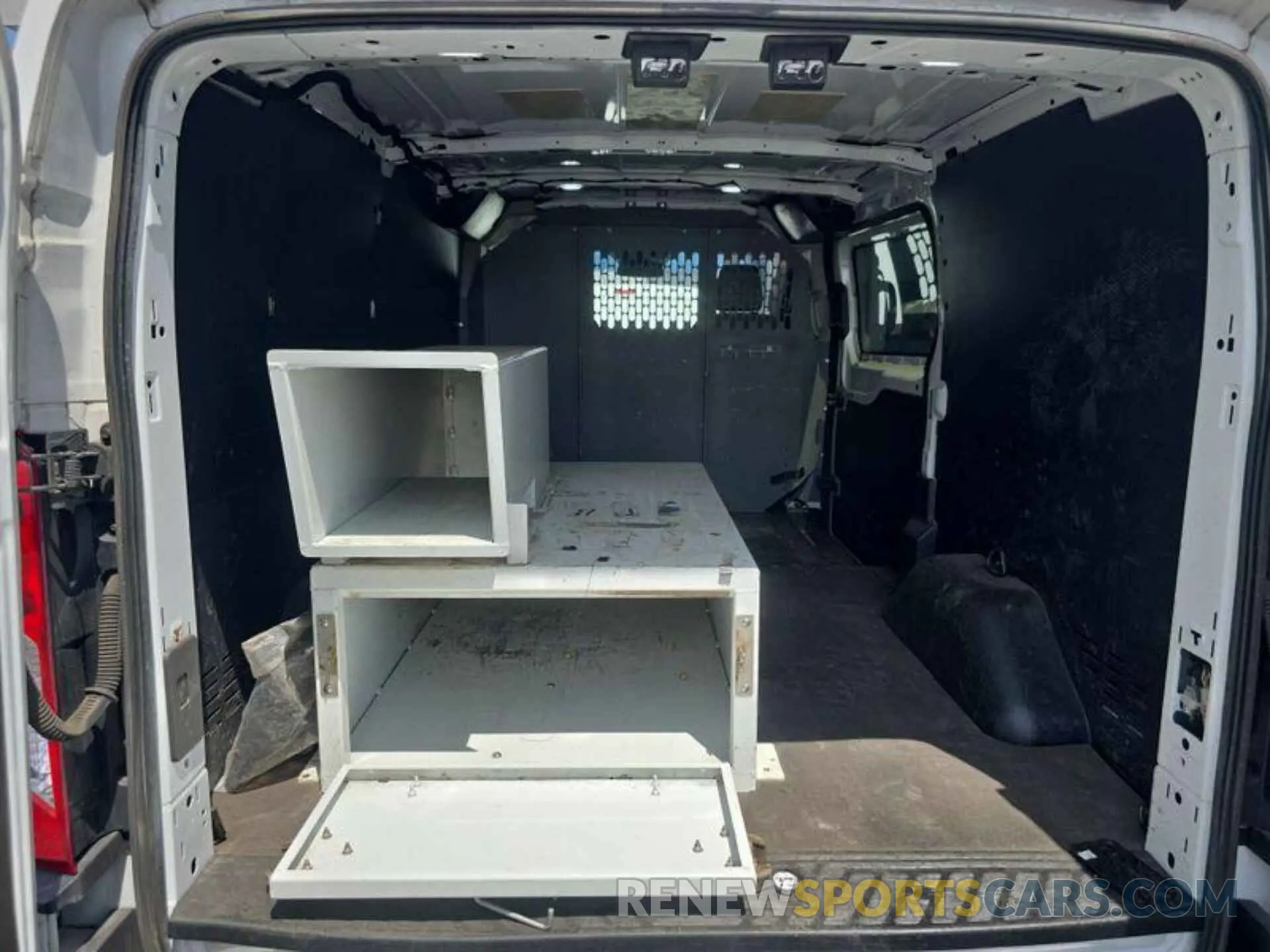 10 Photograph of a damaged car 1FTYE1YM8KKB28303 FORD TRANSIT 2019