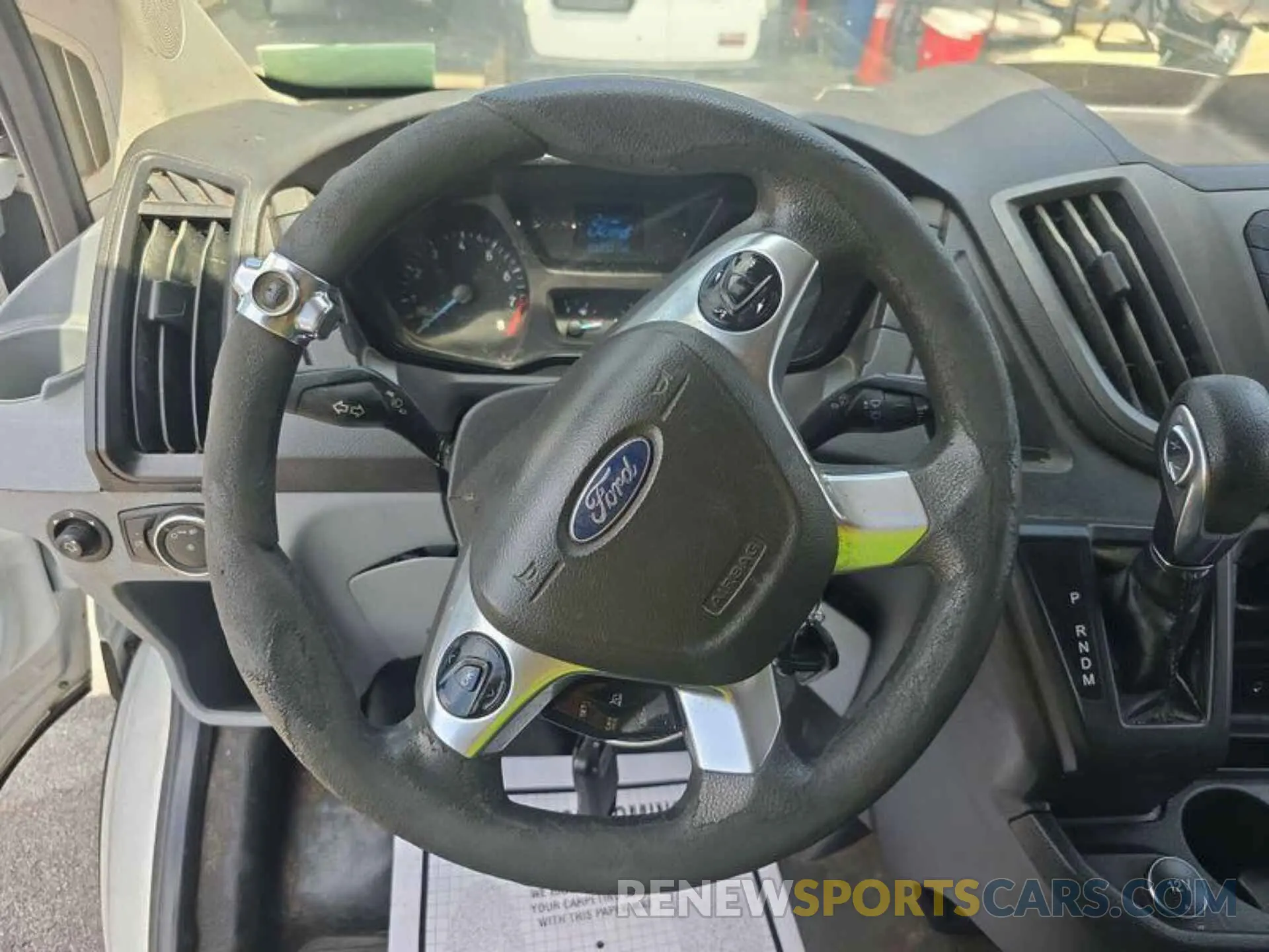 18 Photograph of a damaged car 1FTYE1YM8KKB28303 FORD TRANSIT 2019