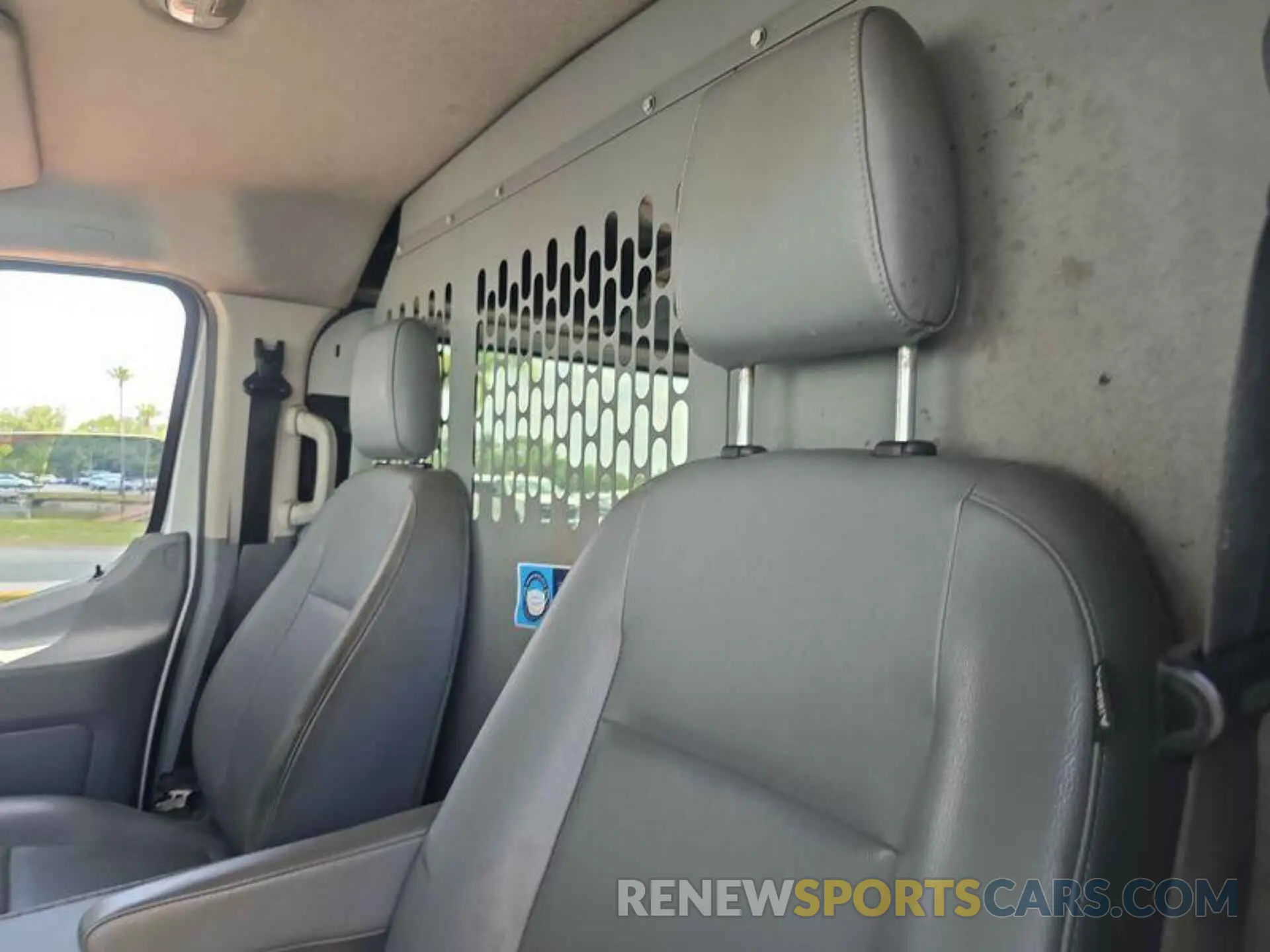 8 Photograph of a damaged car 1FTYE1YM8KKB28303 FORD TRANSIT 2019