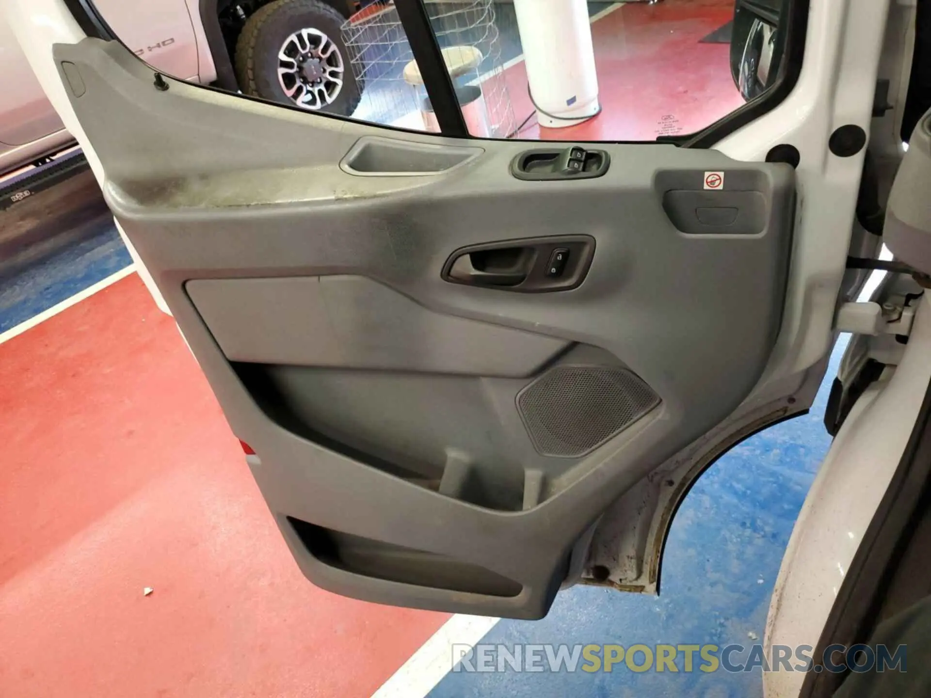 11 Photograph of a damaged car 1FTYE1YMXKKA31832 FORD TRANSIT 2019