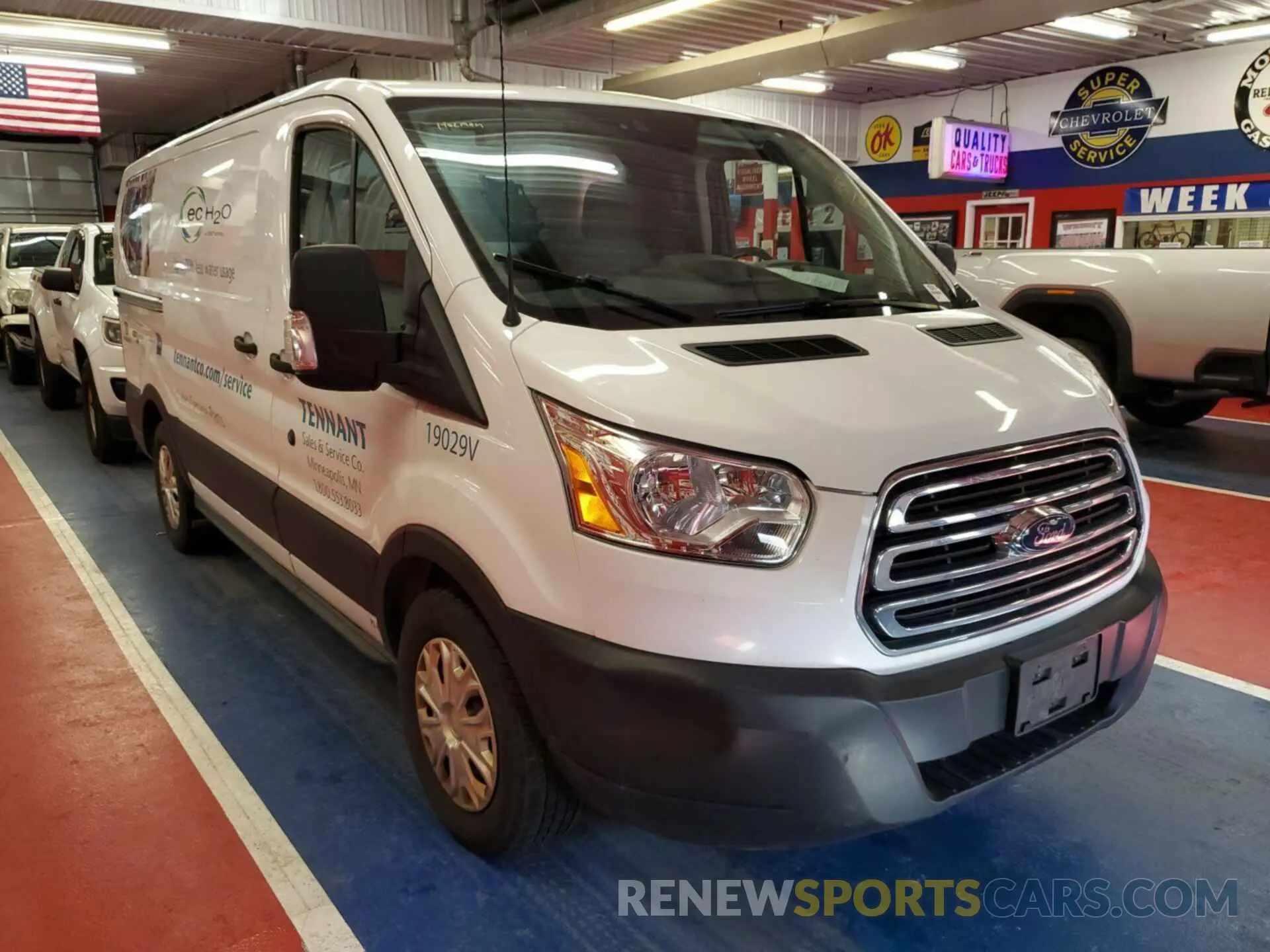 17 Photograph of a damaged car 1FTYE1YMXKKA31832 FORD TRANSIT 2019
