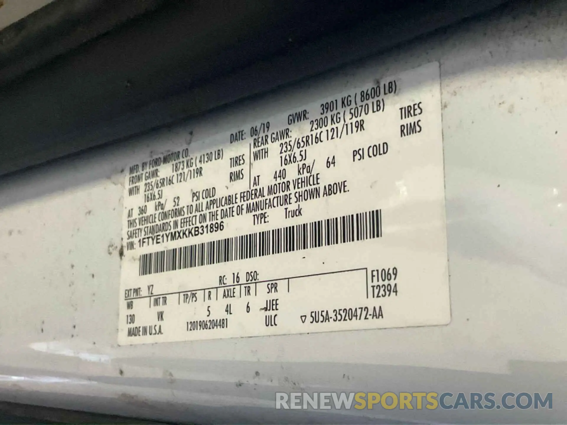 28 Photograph of a damaged car 1FTYE1YMXKKB31896 FORD TRANSIT 2019