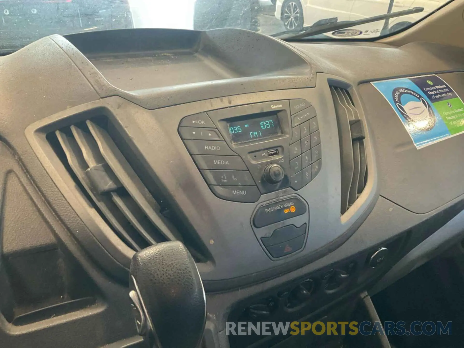 33 Photograph of a damaged car 1FTYE1YMXKKB31896 FORD TRANSIT 2019