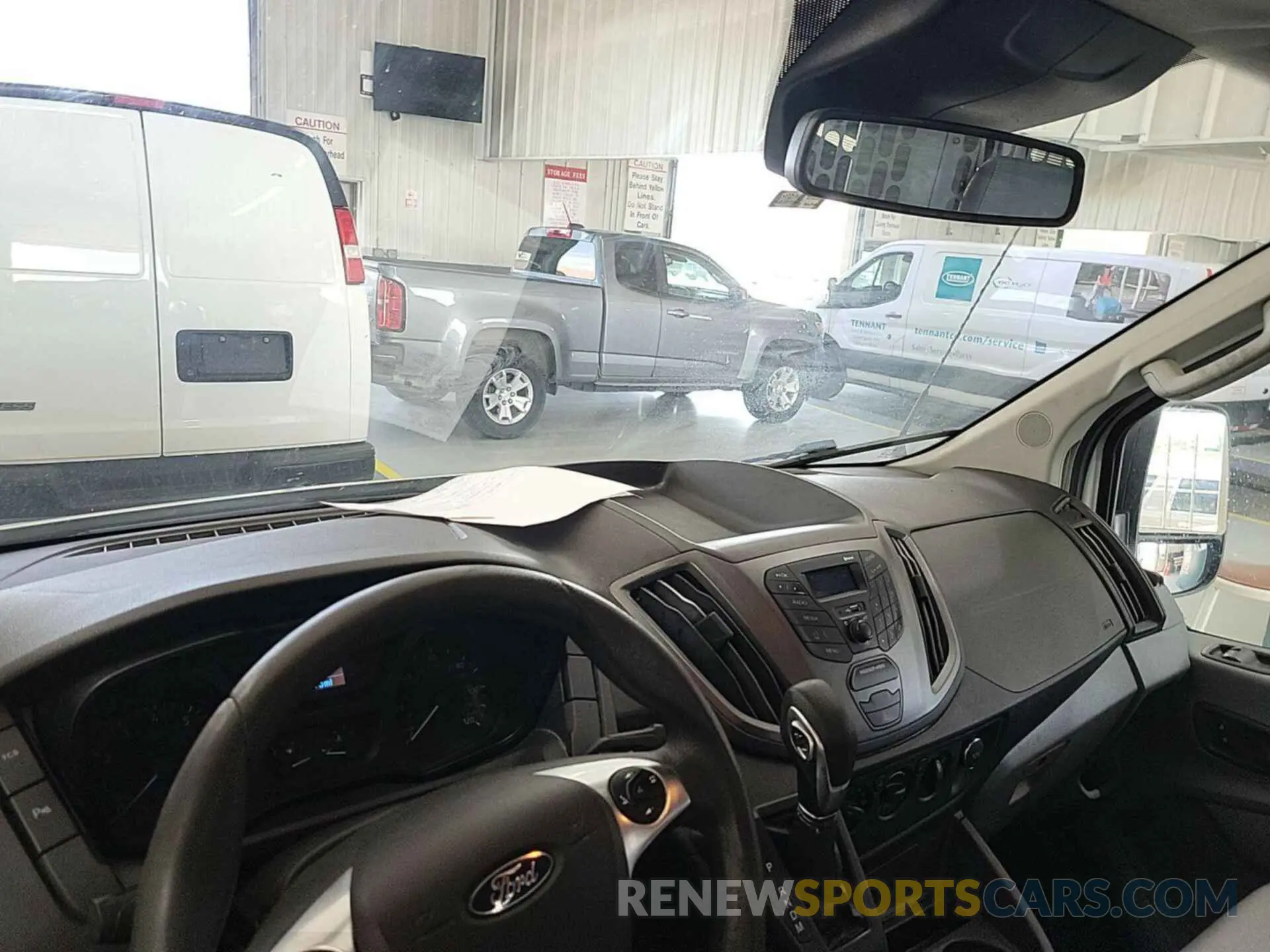 18 Photograph of a damaged car 1FTYE1YMXKKB31946 FORD TRANSIT 2019