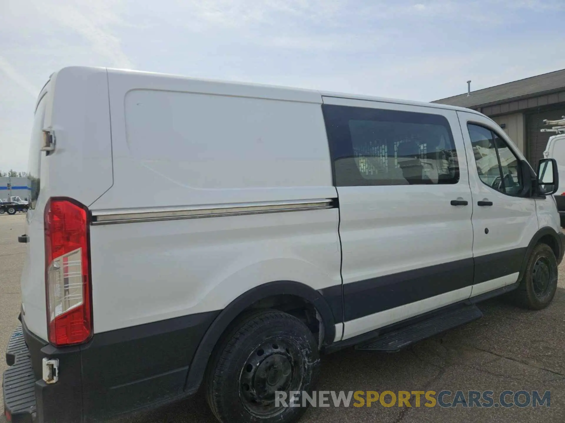 21 Photograph of a damaged car 1FTYE1YMXKKB31946 FORD TRANSIT 2019