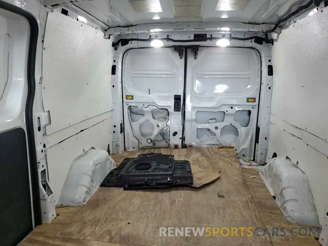 10 Photograph of a damaged car 1FTYE1YMXKKB70973 FORD TRANSIT 2019