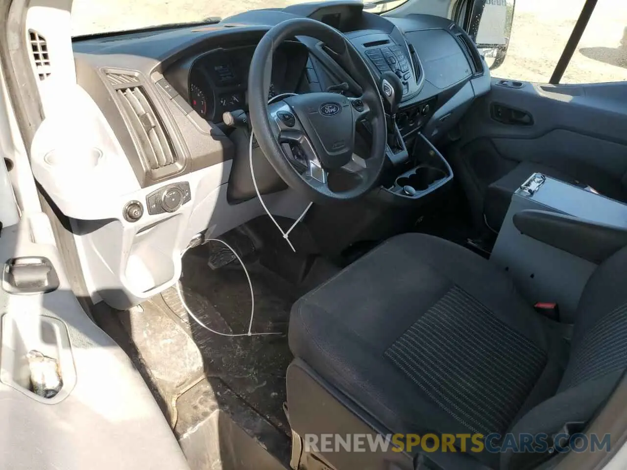 8 Photograph of a damaged car 1FTYE1ZM4KKB88108 FORD TRANSIT 2019