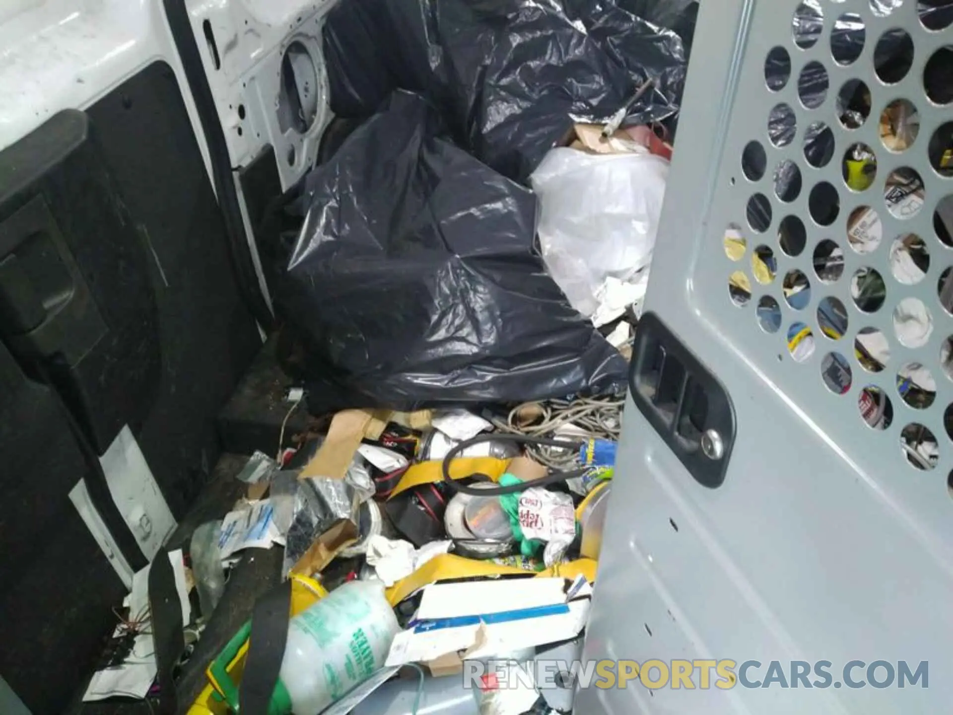 2 Photograph of a damaged car 1FTYE1ZM5KKA19893 FORD TRANSIT 2019