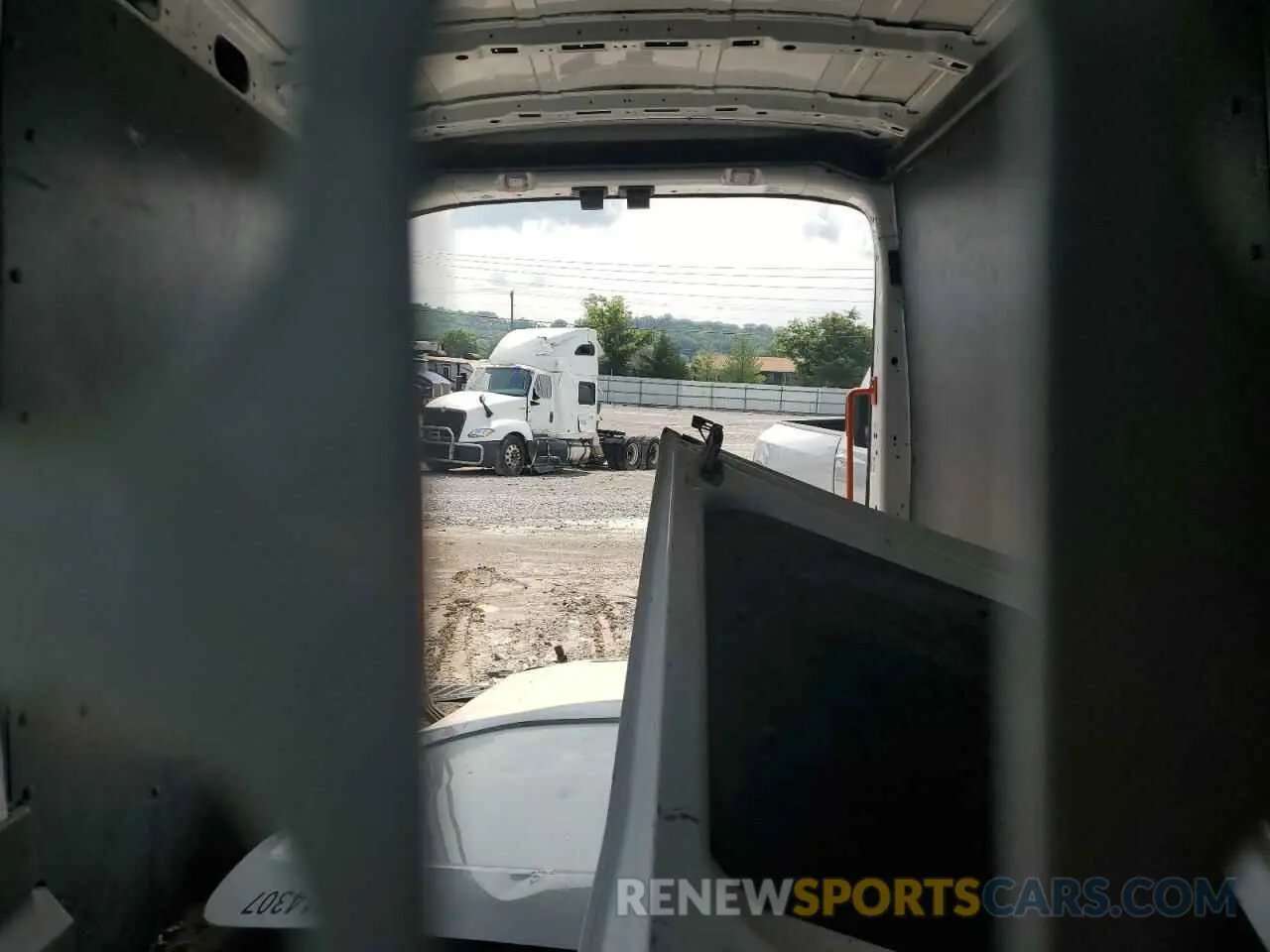 10 Photograph of a damaged car 1FTYE2CM5KKB67895 FORD TRANSIT 2019