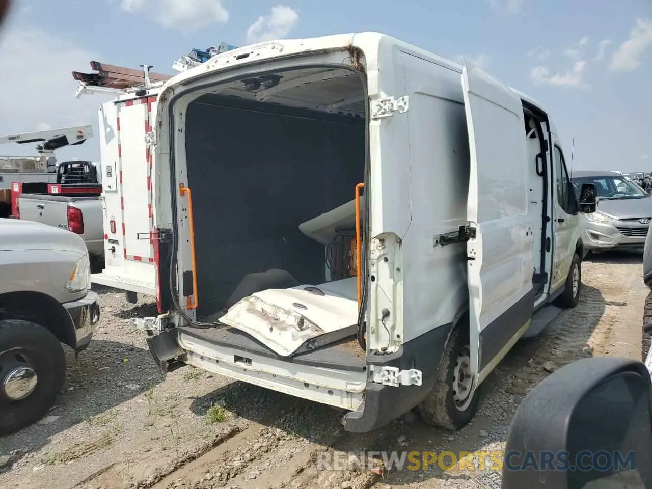 3 Photograph of a damaged car 1FTYE2CM5KKB67895 FORD TRANSIT 2019