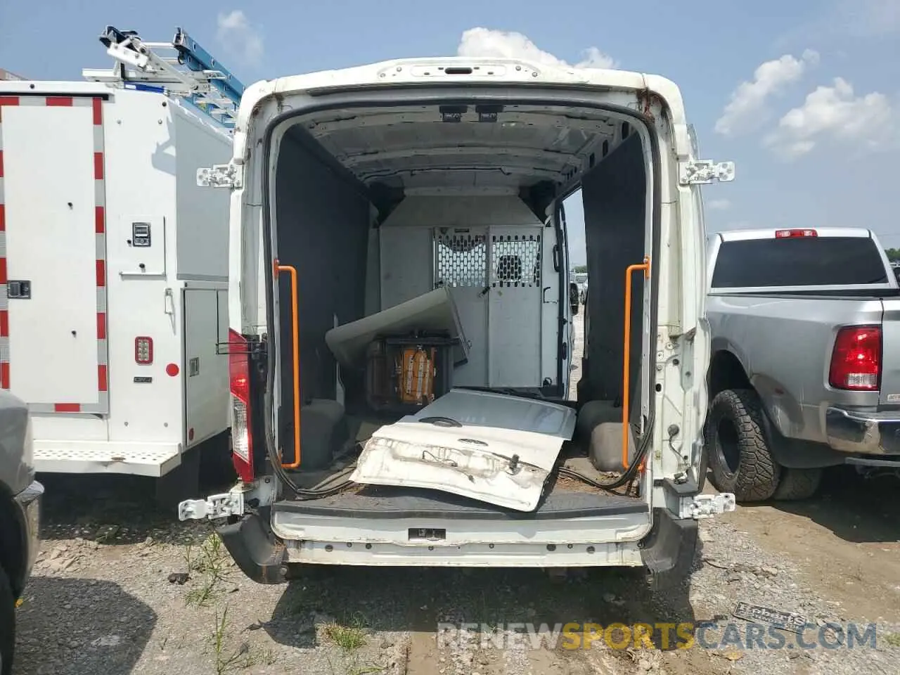 6 Photograph of a damaged car 1FTYE2CM5KKB67895 FORD TRANSIT 2019