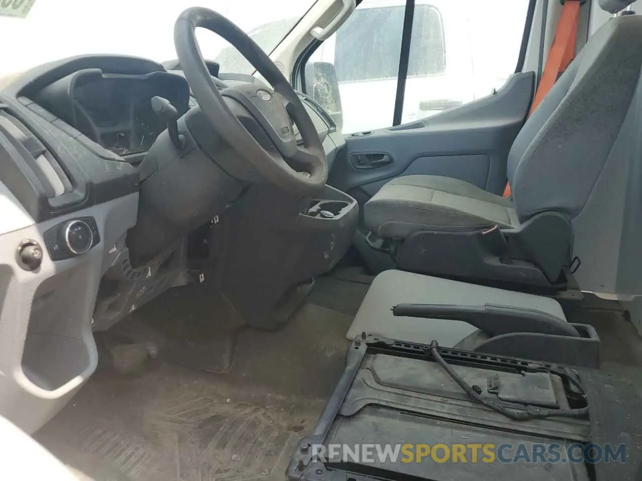 7 Photograph of a damaged car 1FTYE2CM5KKB67895 FORD TRANSIT 2019