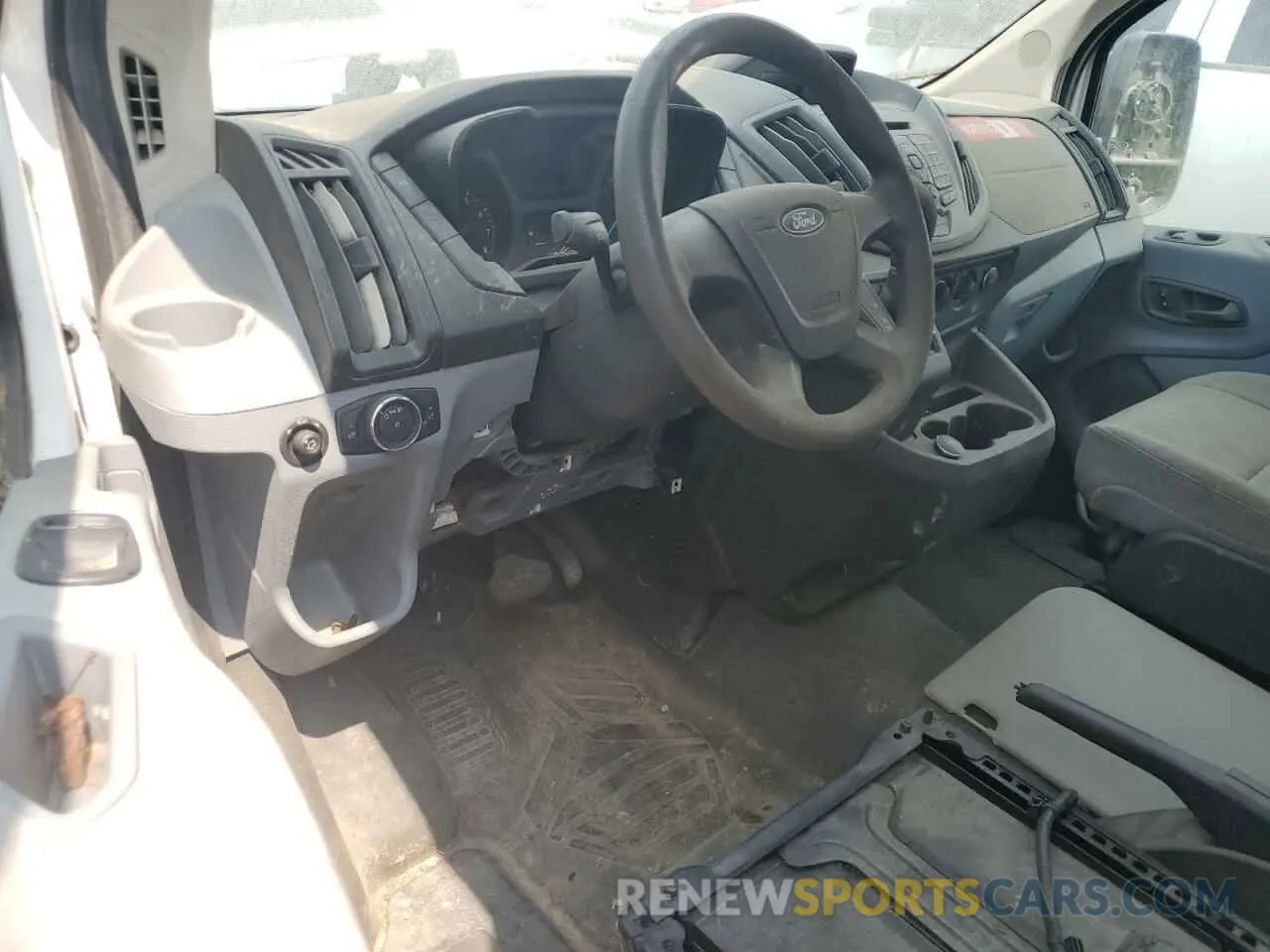 8 Photograph of a damaged car 1FTYE2CM5KKB67895 FORD TRANSIT 2019