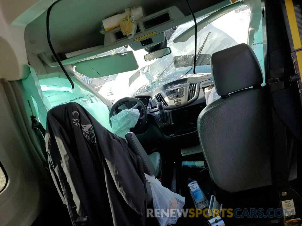 8 Photograph of a damaged car 1FTYE2CM7KKA21210 FORD TRANSIT 2019