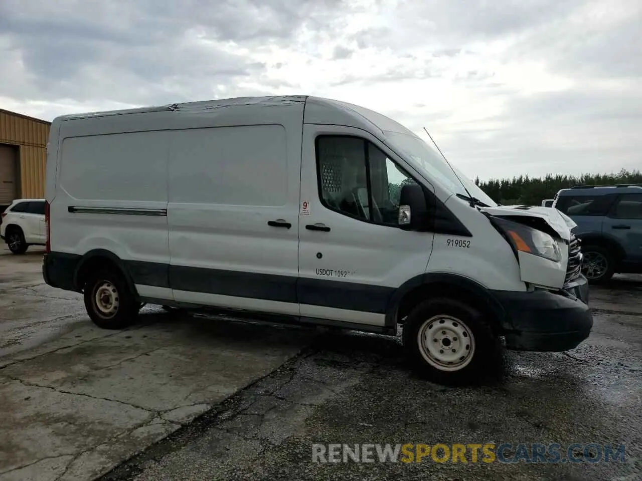 4 Photograph of a damaged car 1FTYE2CM7KKB67736 FORD TRANSIT 2019