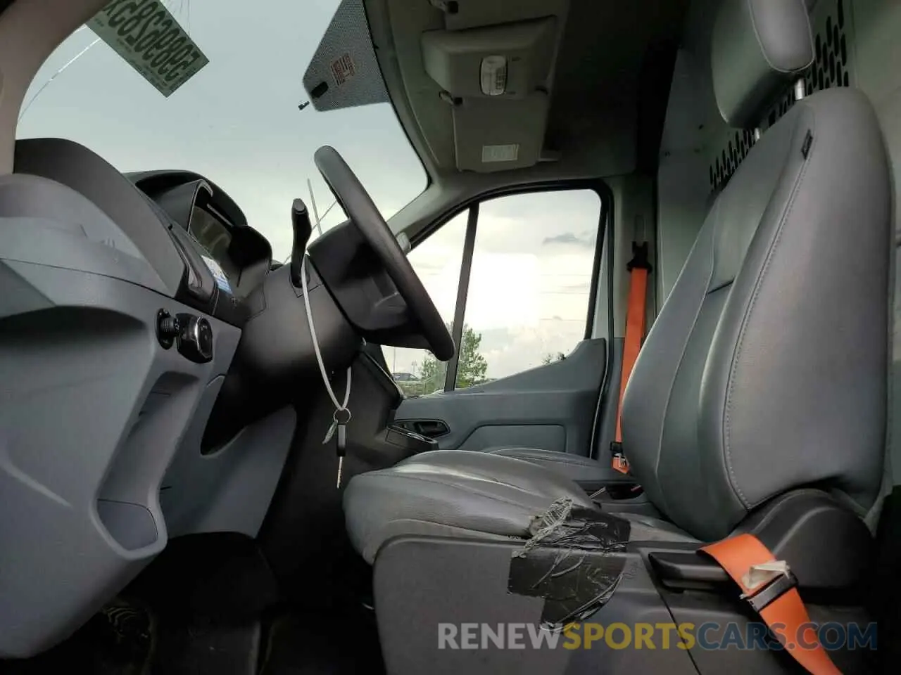 7 Photograph of a damaged car 1FTYE2CM7KKB67736 FORD TRANSIT 2019