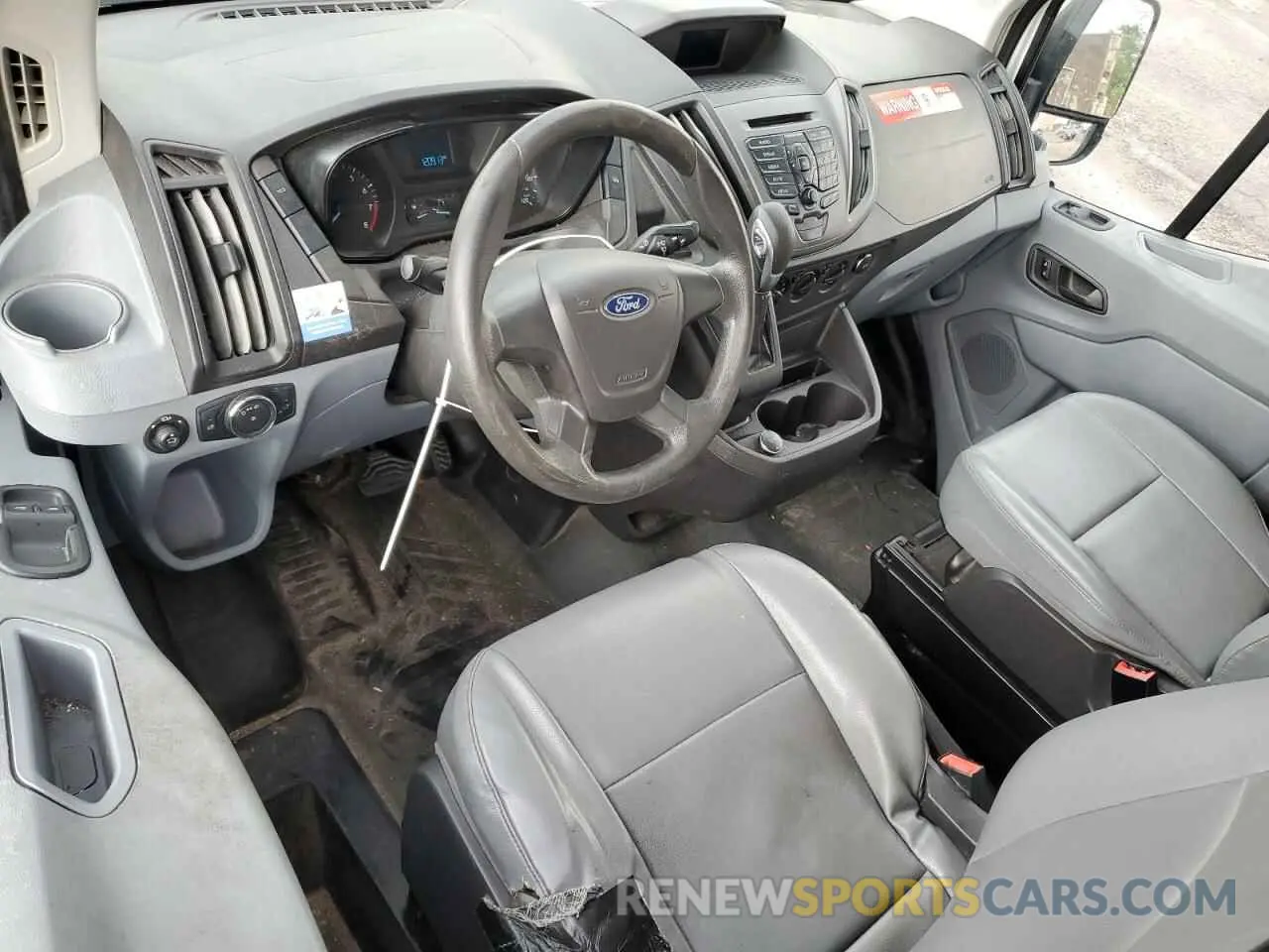 8 Photograph of a damaged car 1FTYE2CM7KKB67736 FORD TRANSIT 2019