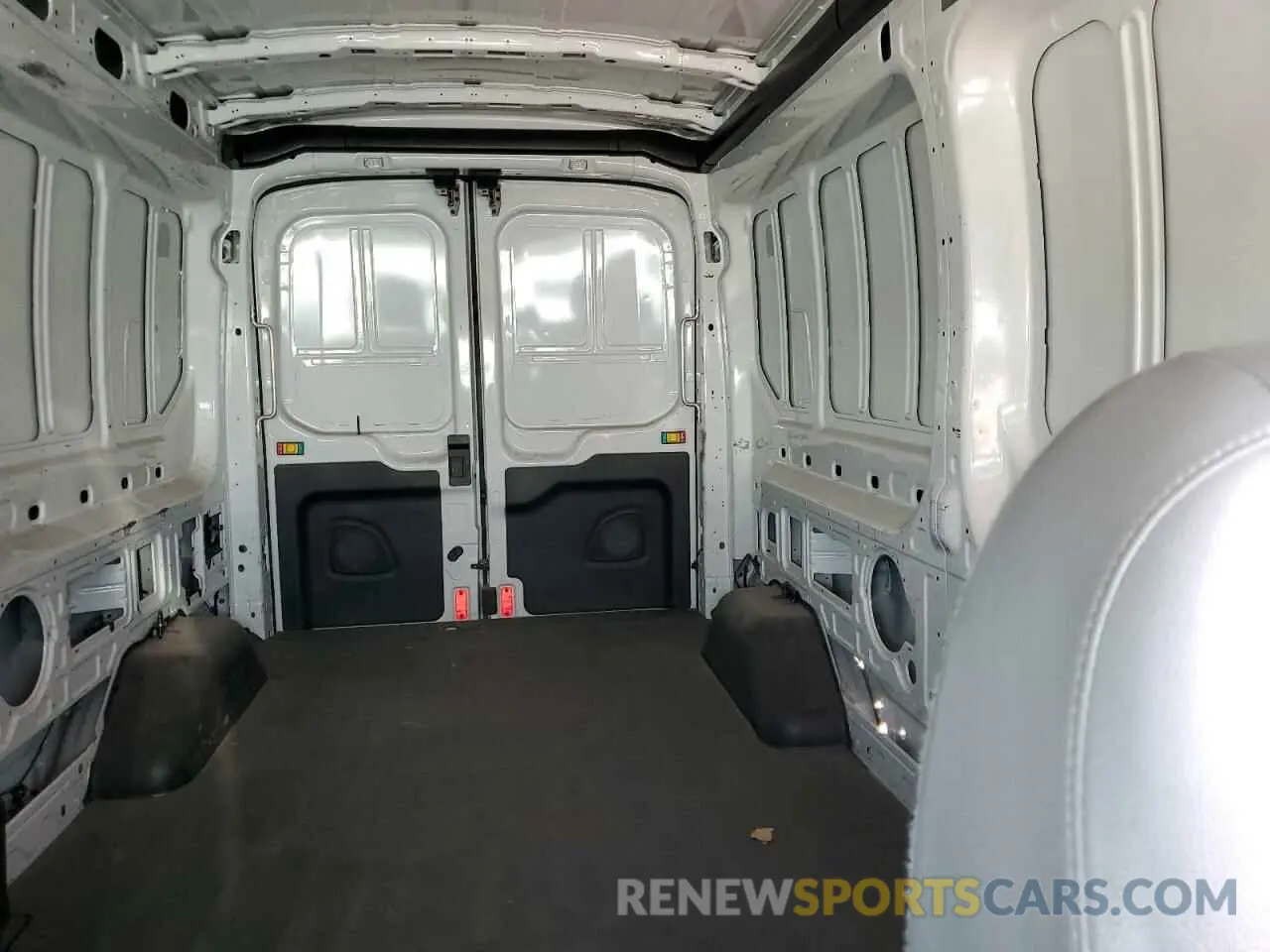 10 Photograph of a damaged car 1FTYE2CM8KKA25606 FORD TRANSIT 2019