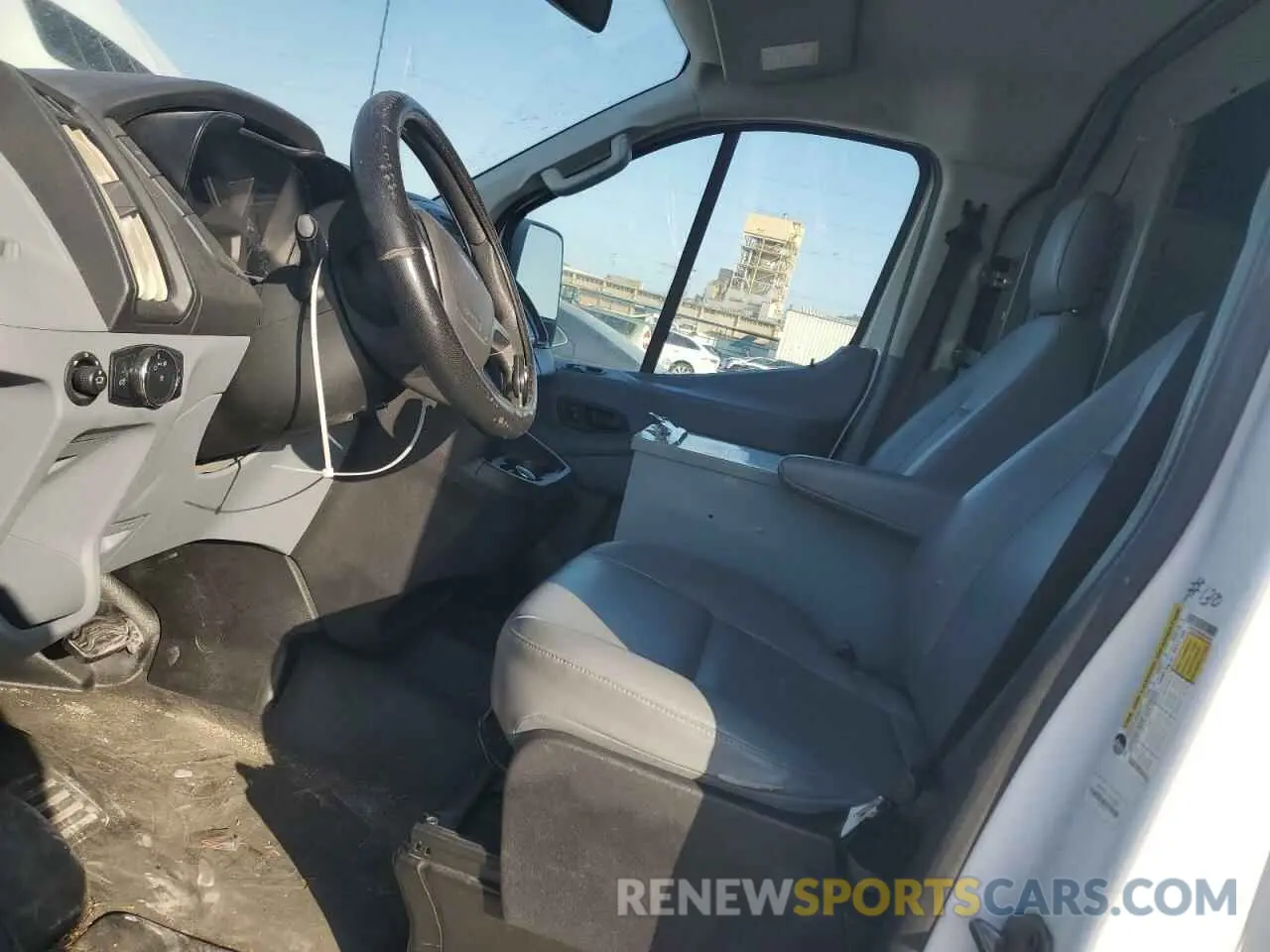 7 Photograph of a damaged car 1FTYE2YM1KKB15026 FORD TRANSIT 2019