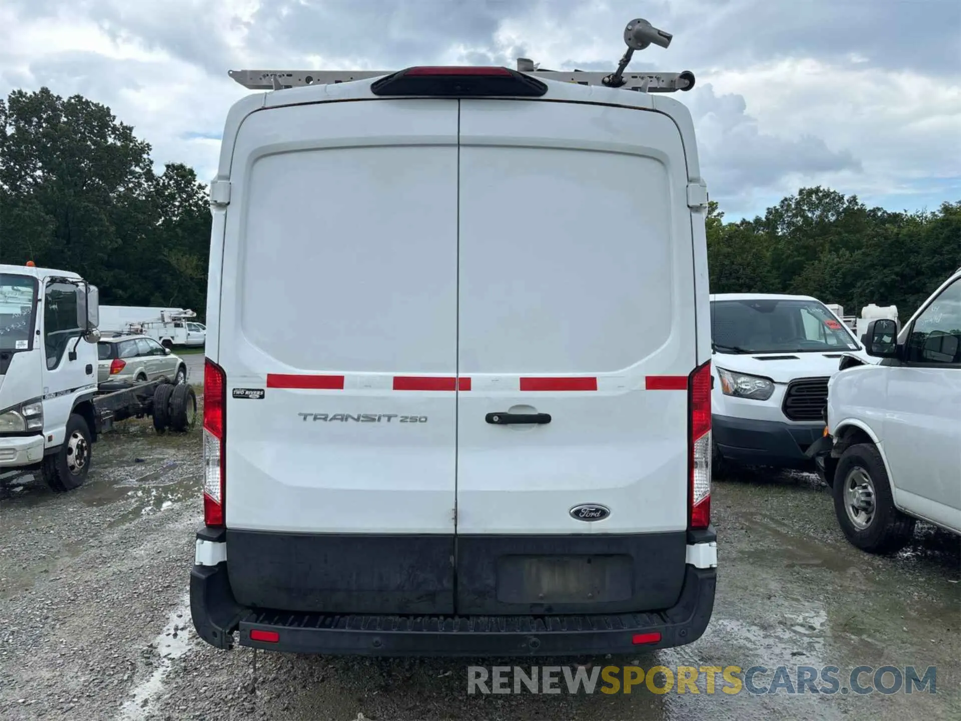 27 Photograph of a damaged car 1FTYR1CM2KKB07393 FORD TRANSIT 2019