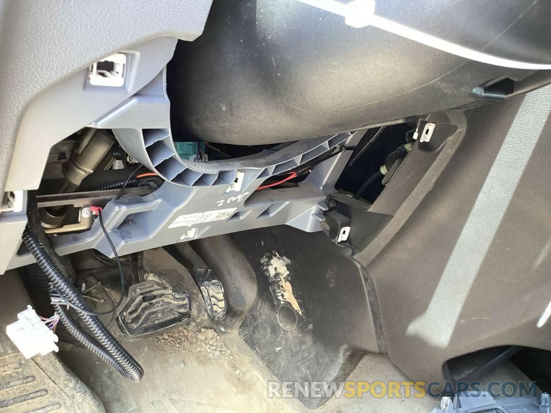3 Photograph of a damaged car 1FTYR1CM2KKB07393 FORD TRANSIT 2019