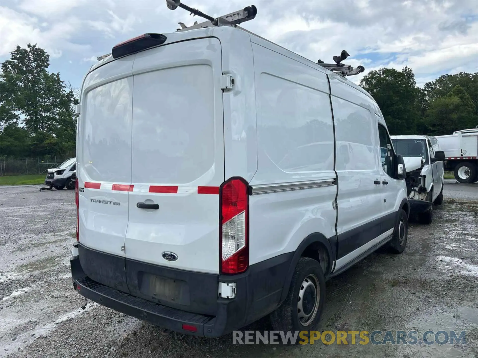4 Photograph of a damaged car 1FTYR1CM2KKB07393 FORD TRANSIT 2019