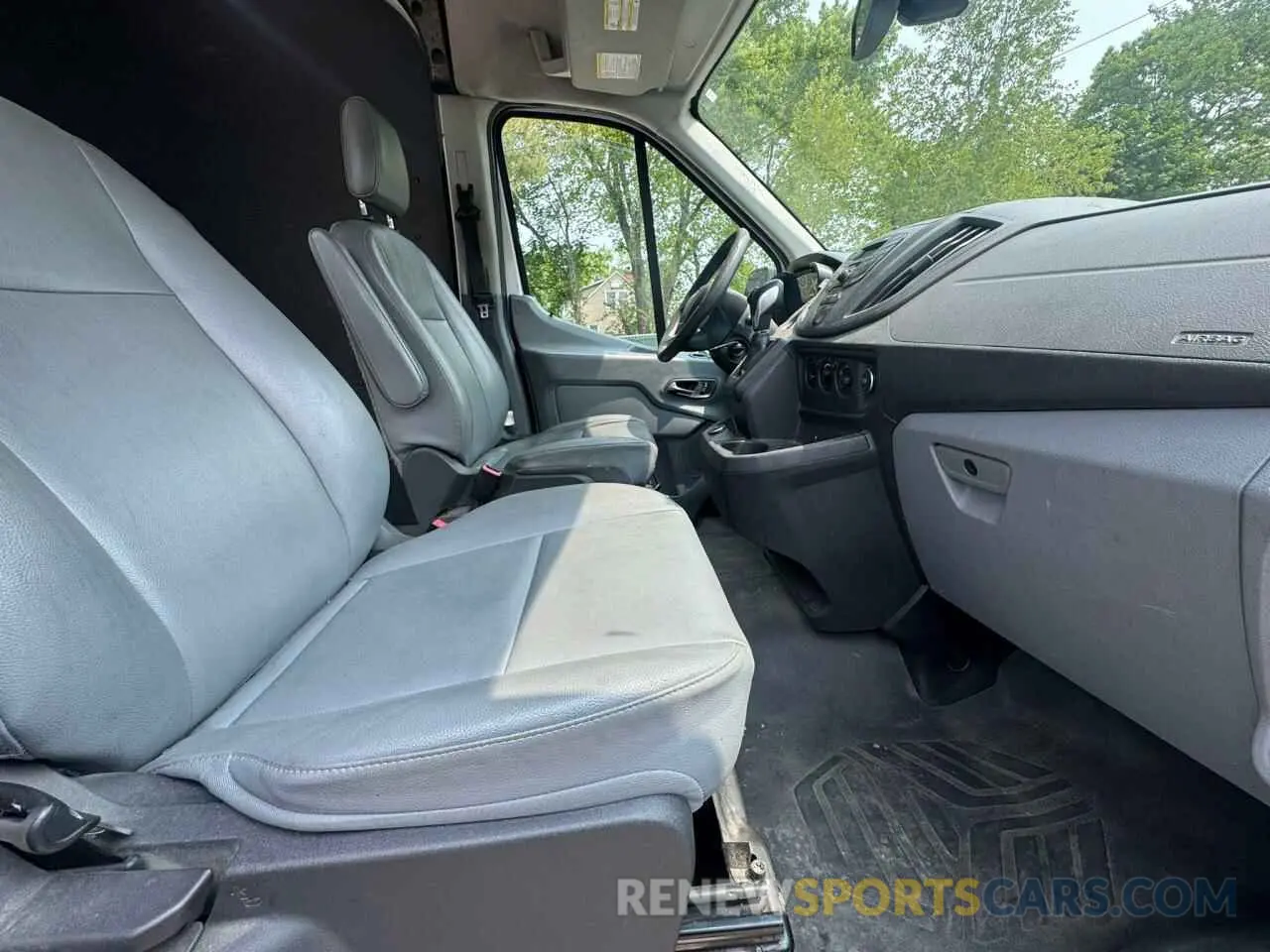 5 Photograph of a damaged car 1FTYR1CM8KKB14171 FORD TRANSIT 2019
