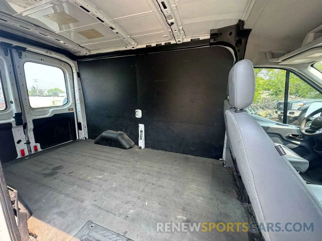 6 Photograph of a damaged car 1FTYR1CM8KKB14171 FORD TRANSIT 2019