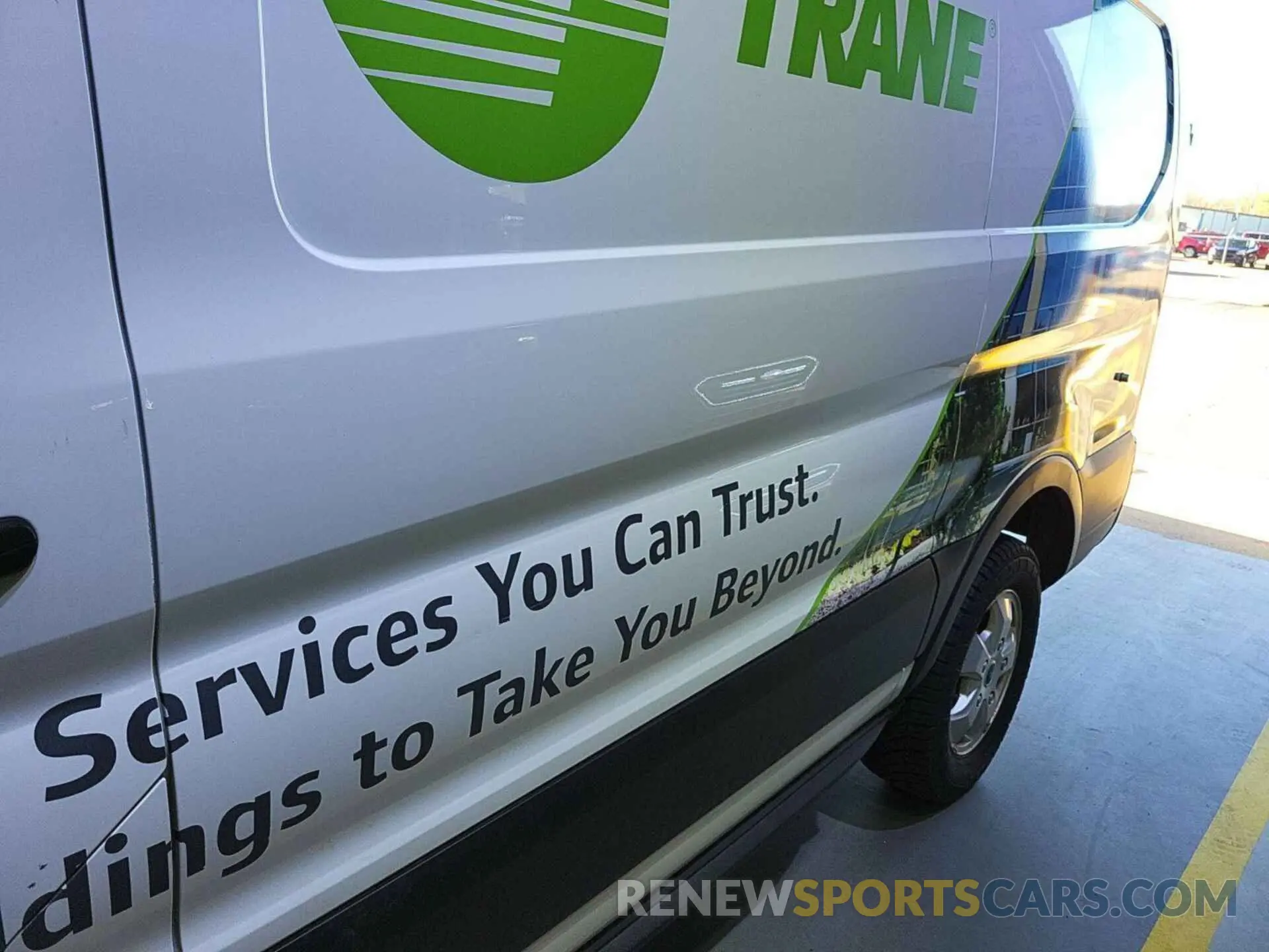 32 Photograph of a damaged car 1FTYR1YG0KKA38061 FORD TRANSIT 2019