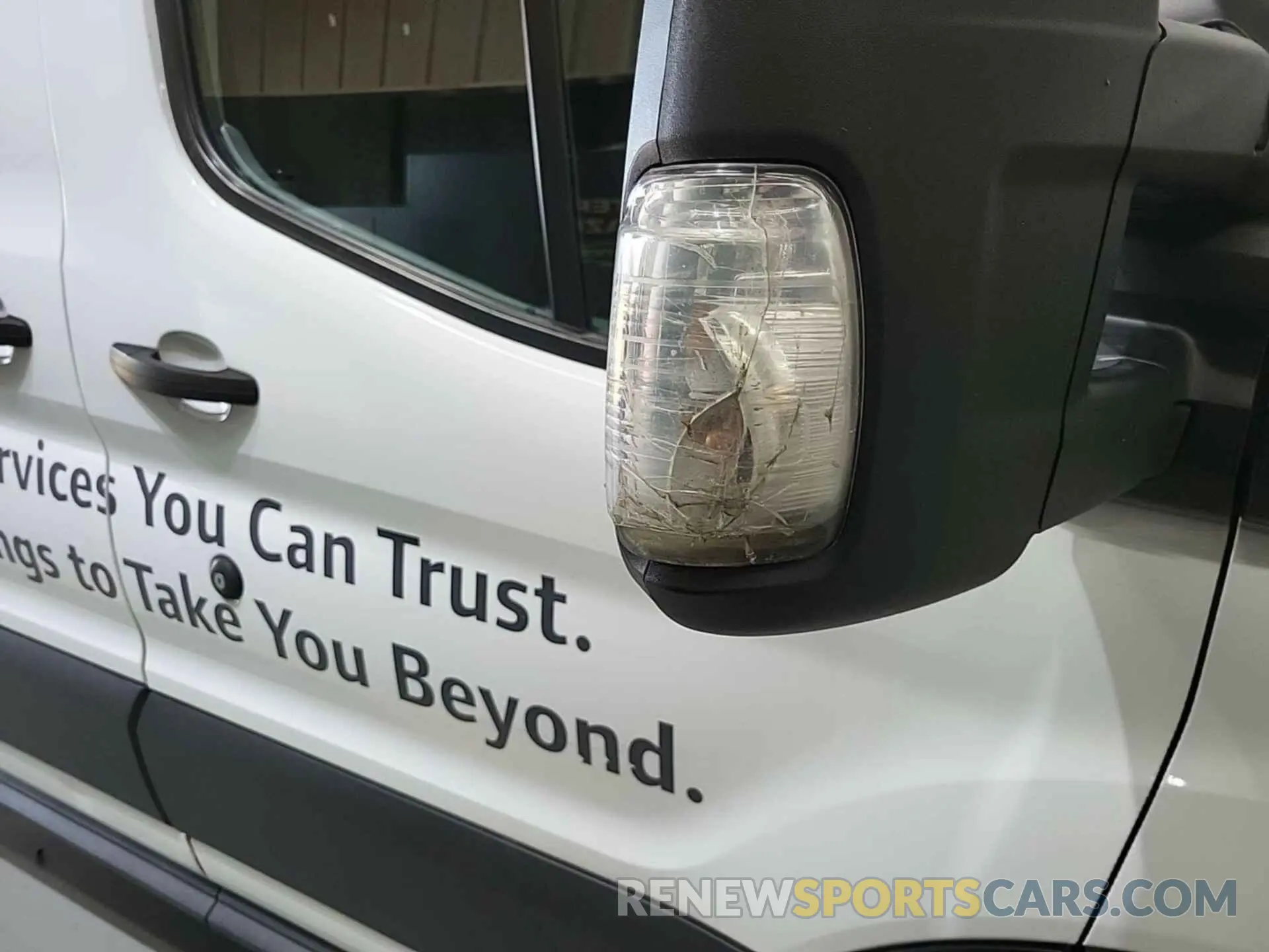 4 Photograph of a damaged car 1FTYR1YG0KKA38061 FORD TRANSIT 2019