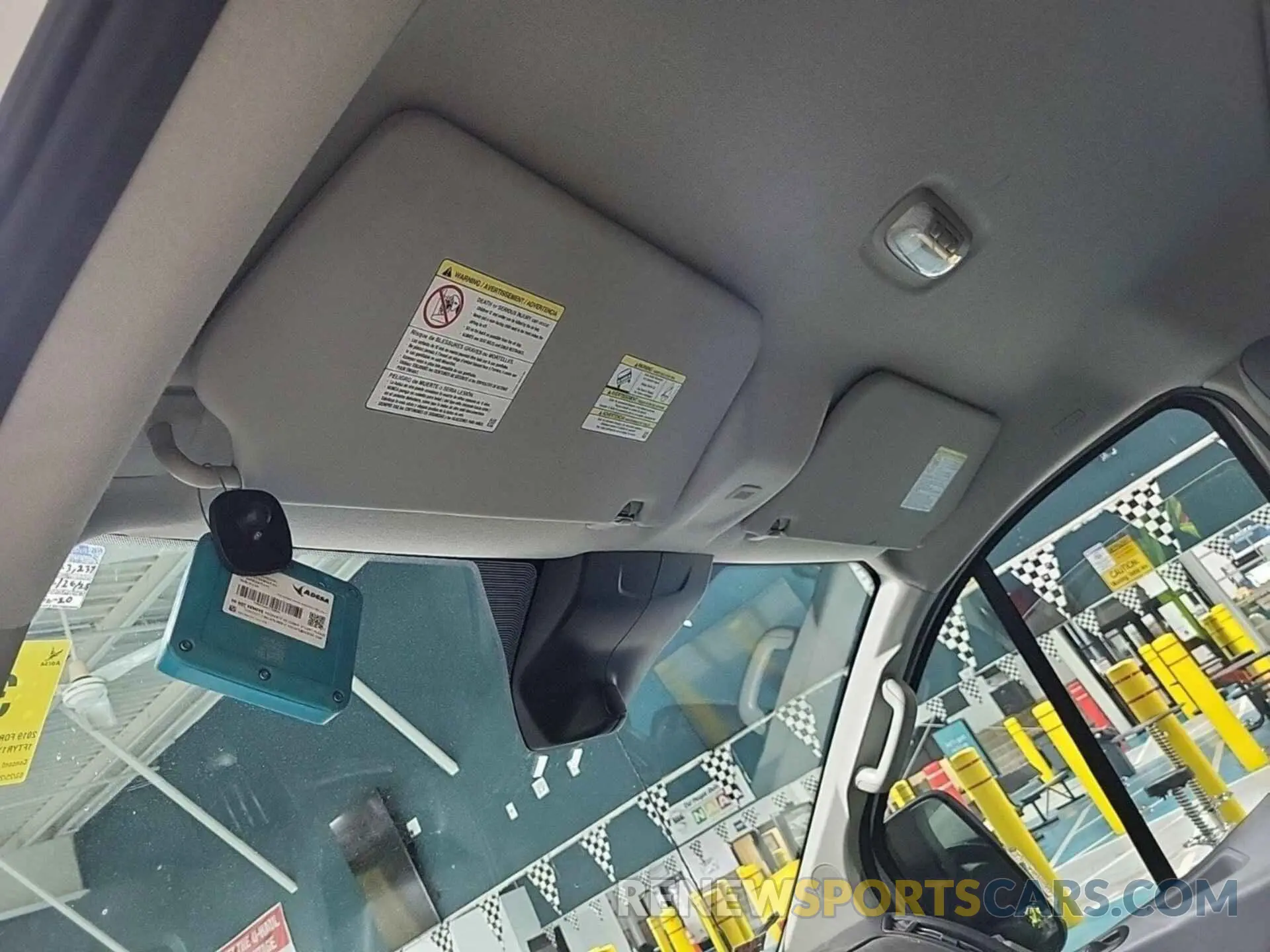 18 Photograph of a damaged car 1FTYR1YG1KKA95143 FORD TRANSIT 2019