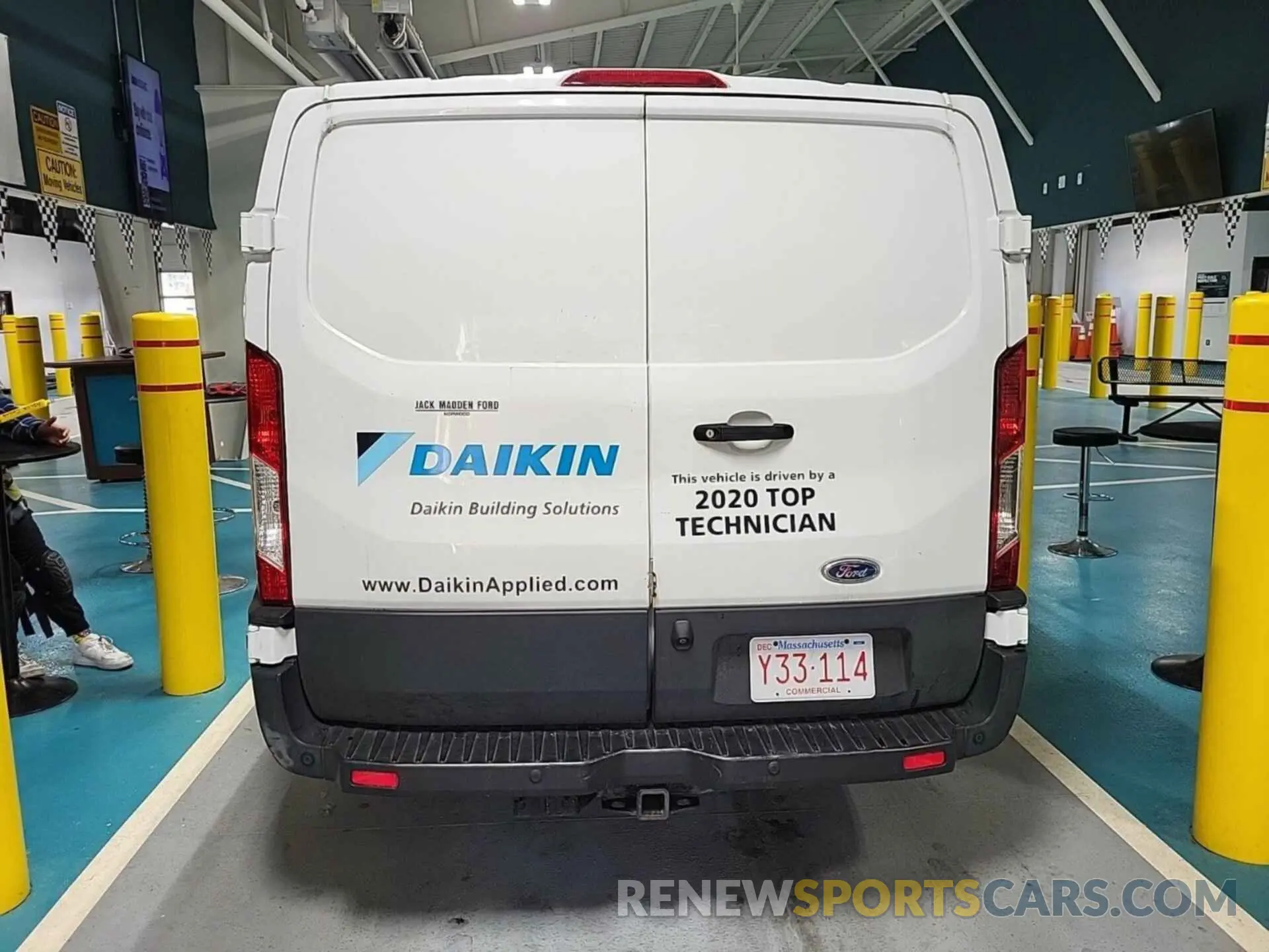 24 Photograph of a damaged car 1FTYR1YG1KKA95143 FORD TRANSIT 2019