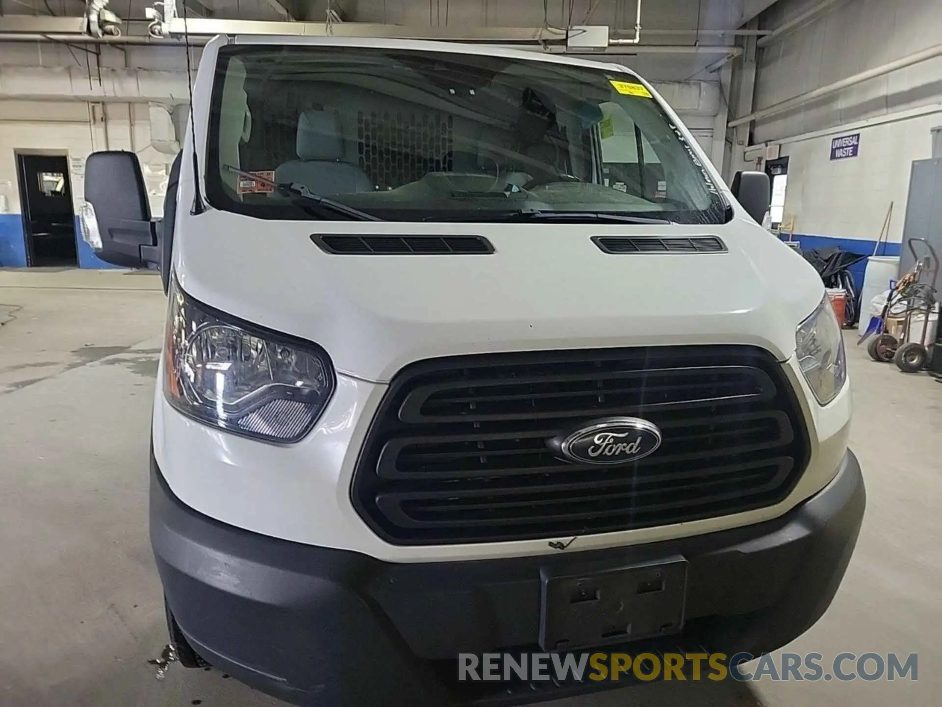 28 Photograph of a damaged car 1FTYR1YG1KKA95143 FORD TRANSIT 2019