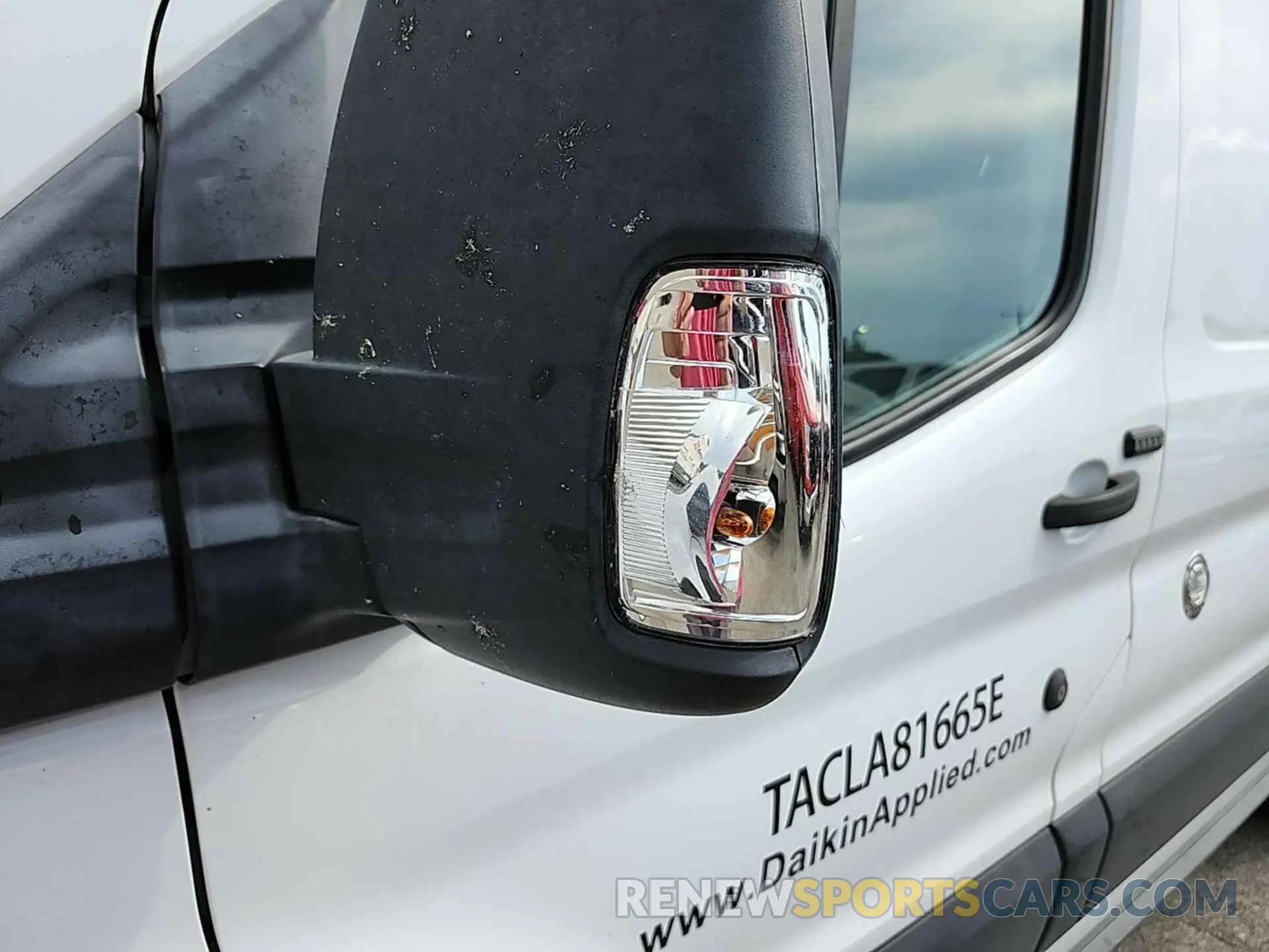 18 Photograph of a damaged car 1FTYR1YG2KKB08577 FORD TRANSIT 2019