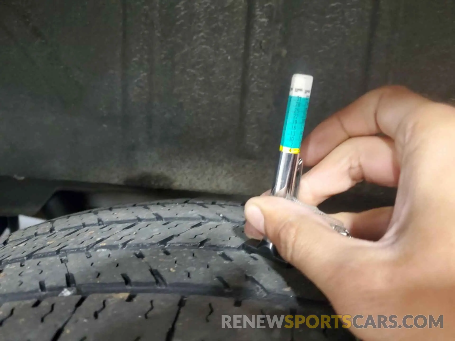17 Photograph of a damaged car 1FTYR1YG3KKA40824 FORD TRANSIT 2019