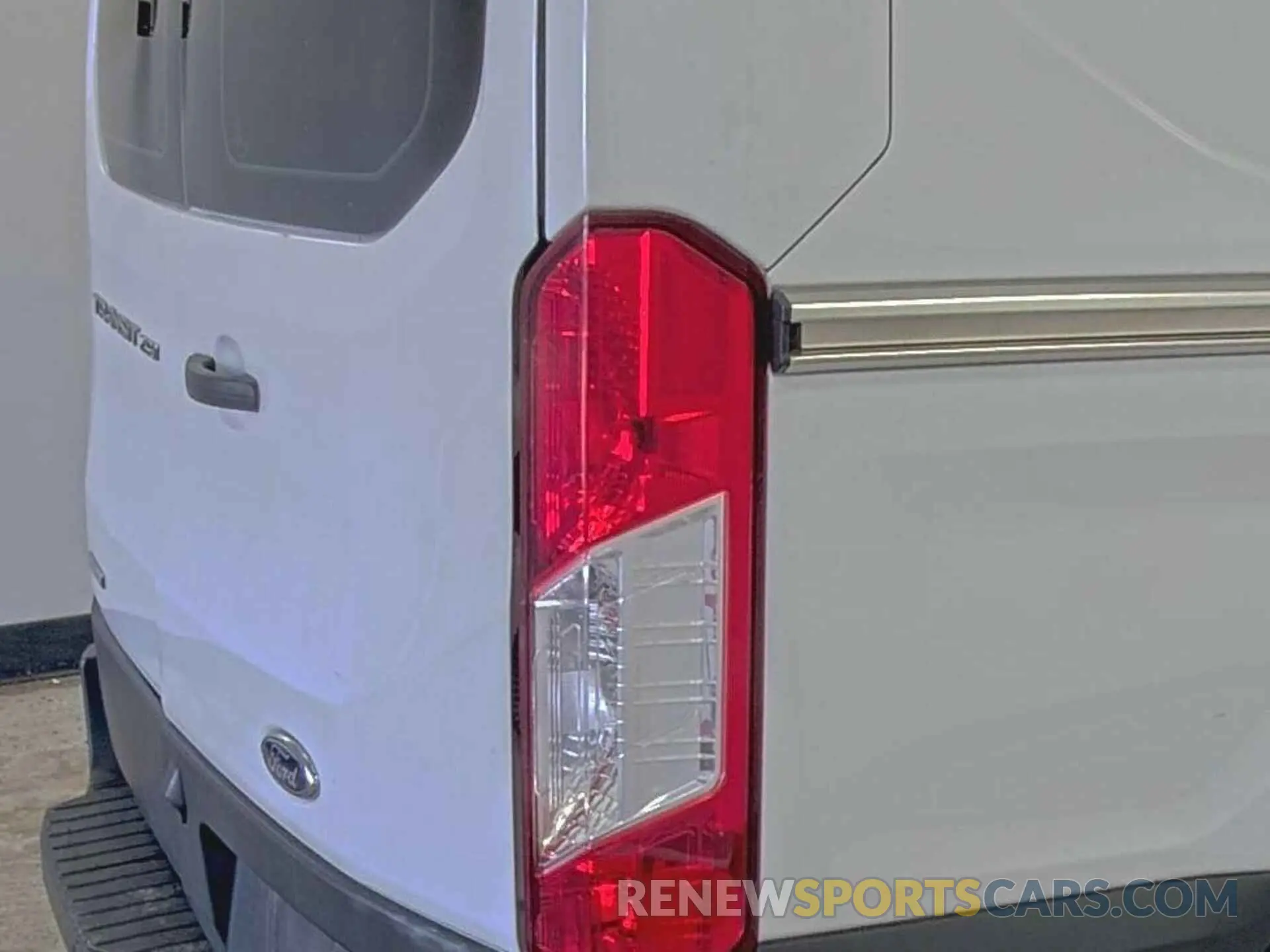 25 Photograph of a damaged car 1FTYR1YG3KKB15800 FORD TRANSIT 2019