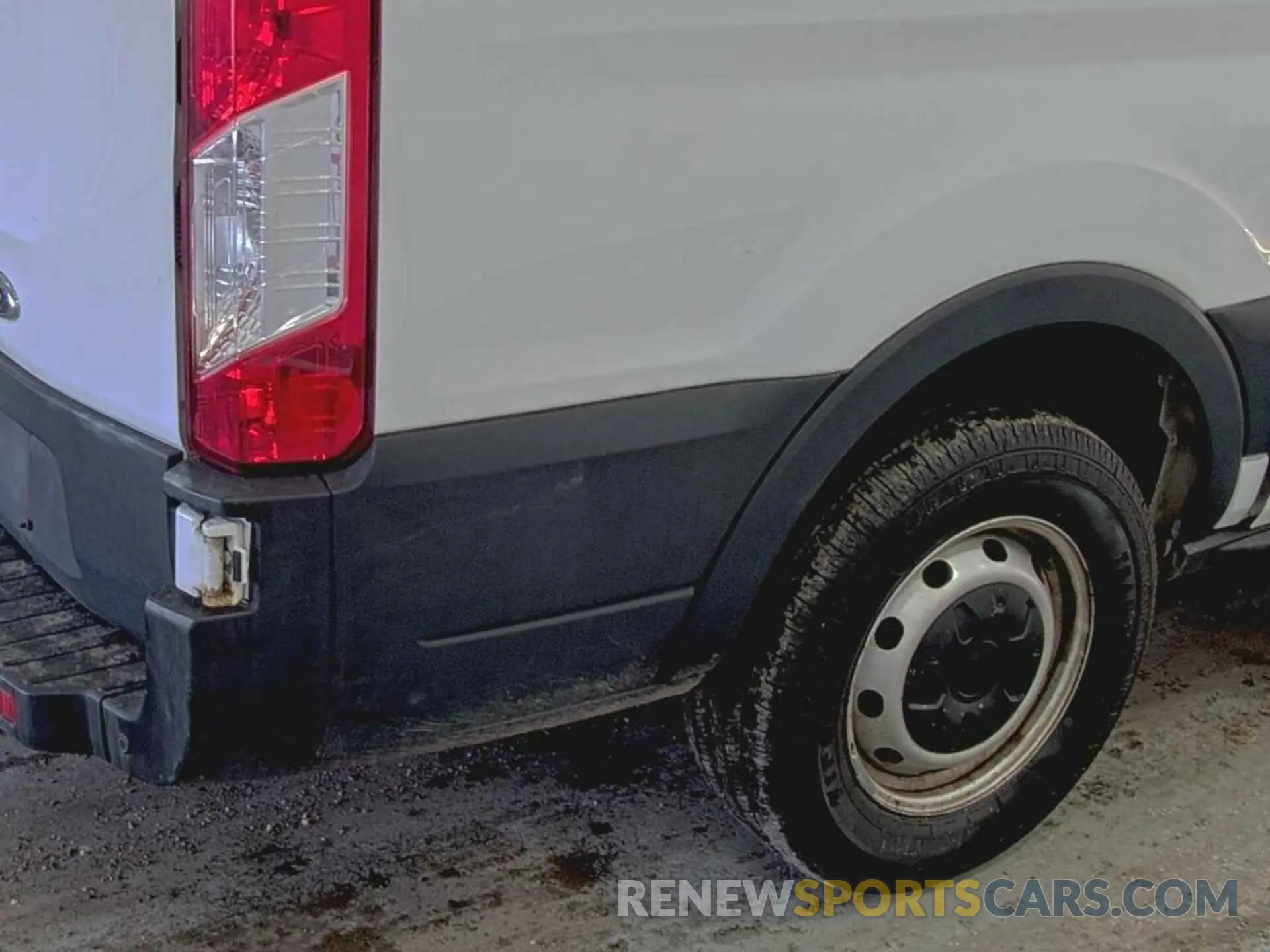 5 Photograph of a damaged car 1FTYR1YG3KKB15800 FORD TRANSIT 2019