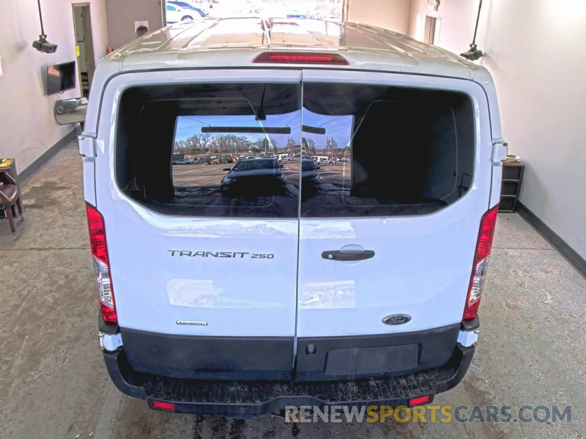 9 Photograph of a damaged car 1FTYR1YG3KKB15800 FORD TRANSIT 2019