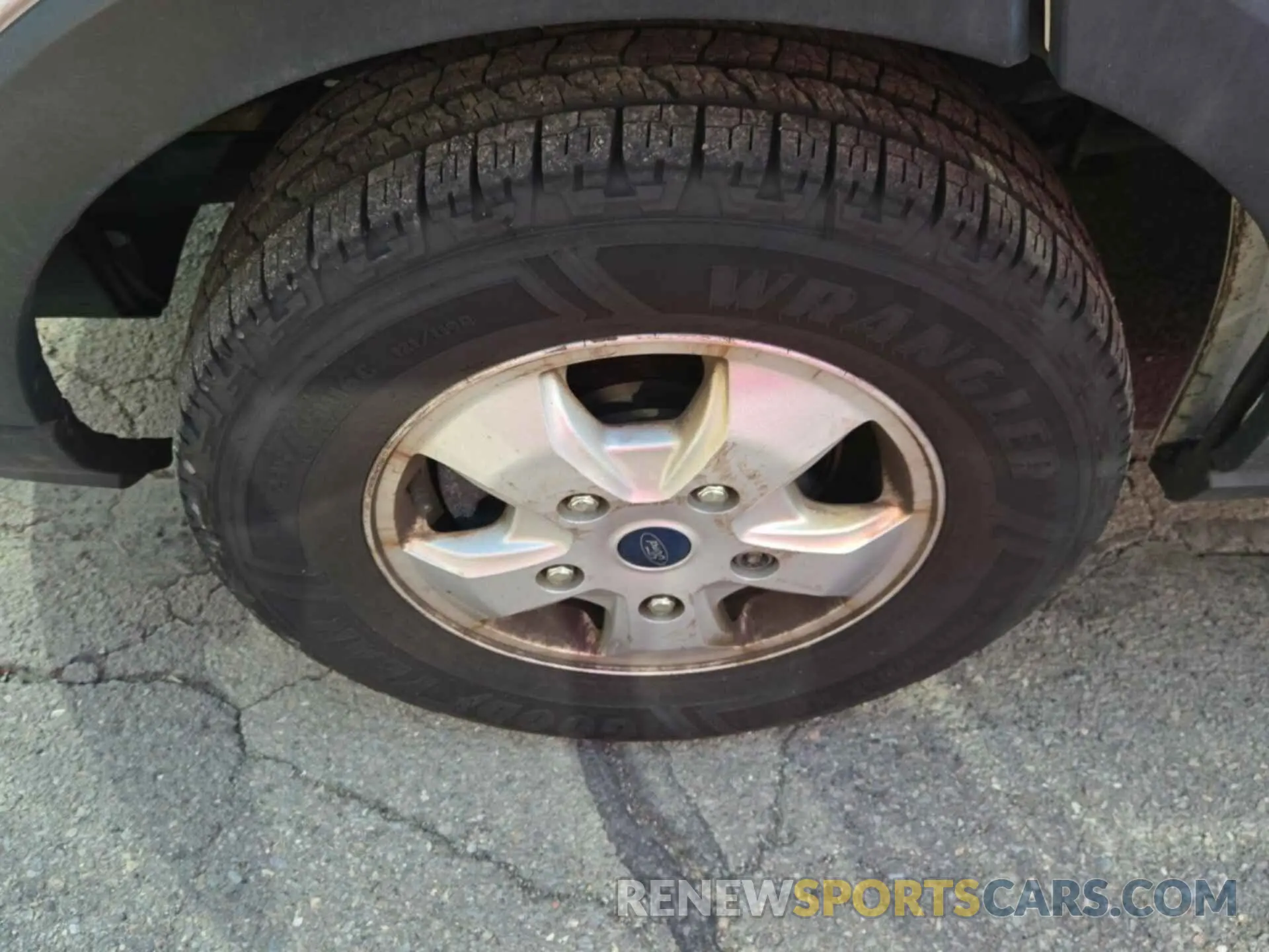 28 Photograph of a damaged car 1FTYR1YG3KKB48117 FORD TRANSIT 2019