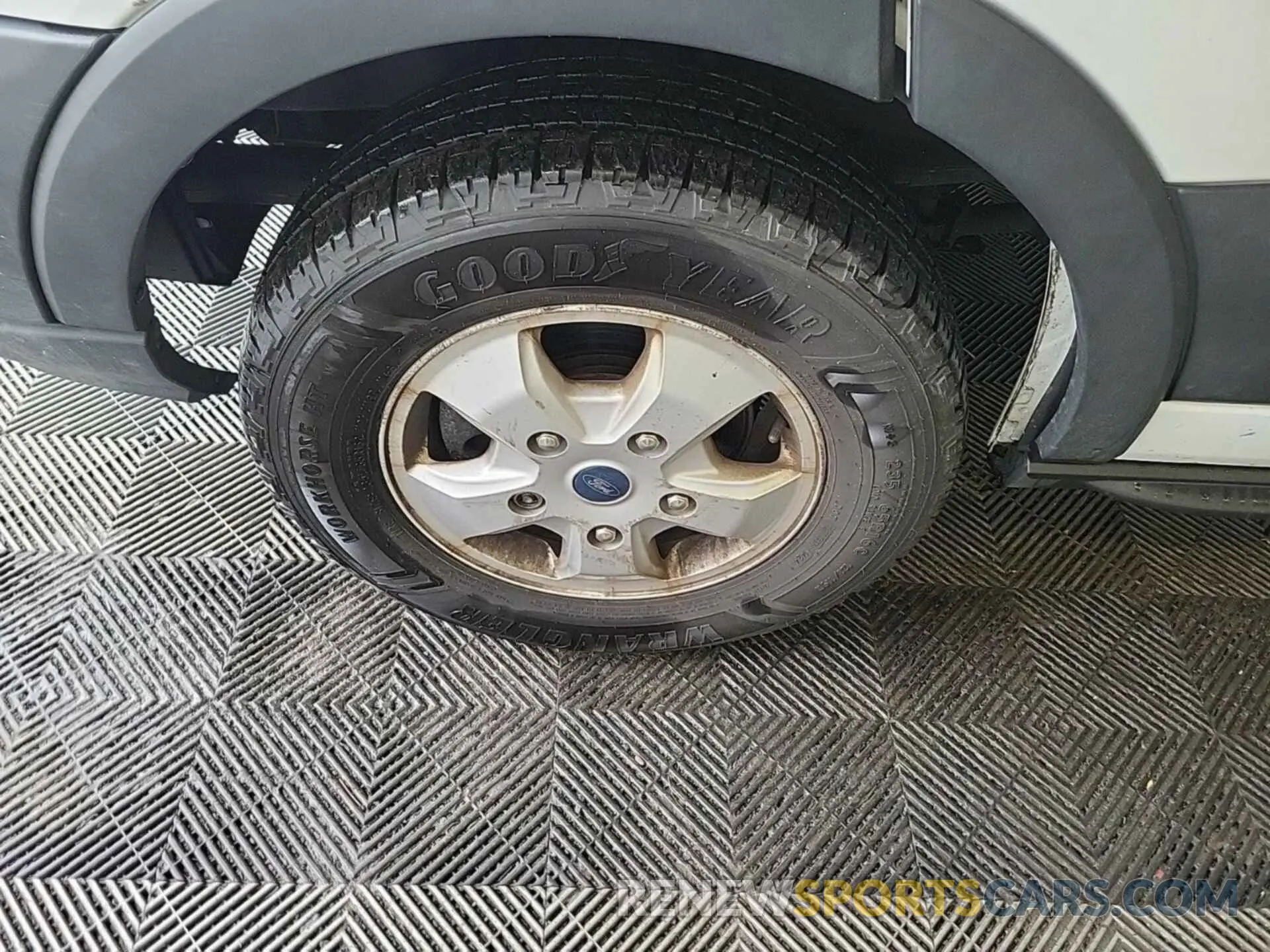 37 Photograph of a damaged car 1FTYR1YG3KKB48117 FORD TRANSIT 2019