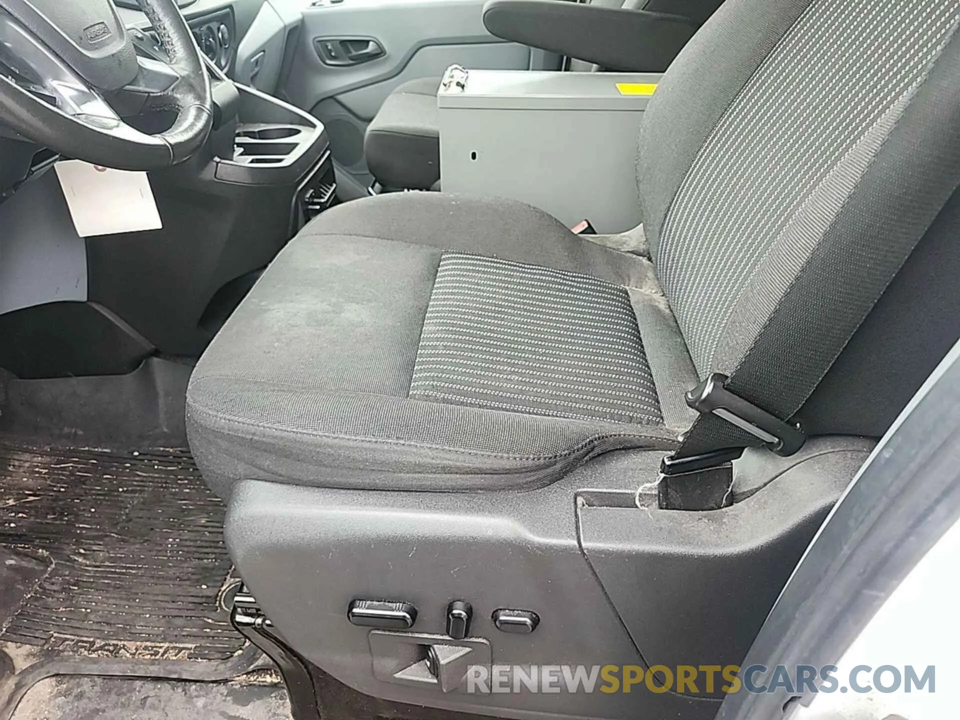 4 Photograph of a damaged car 1FTYR1YG4KKB48160 FORD TRANSIT 2019