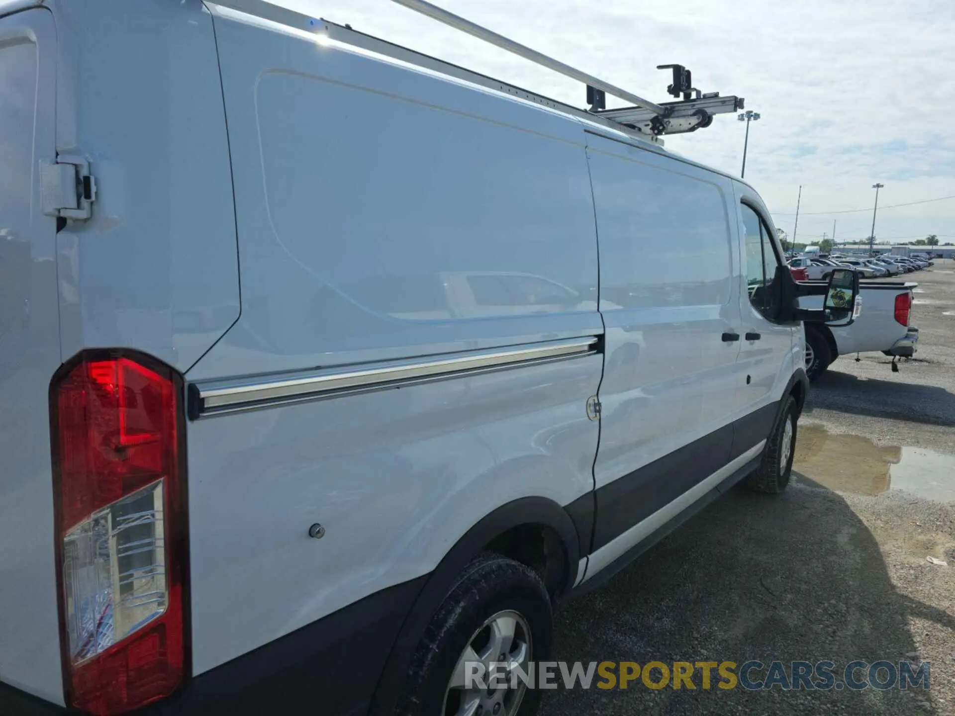 4 Photograph of a damaged car 1FTYR1YG5KKA38069 FORD TRANSIT 2019