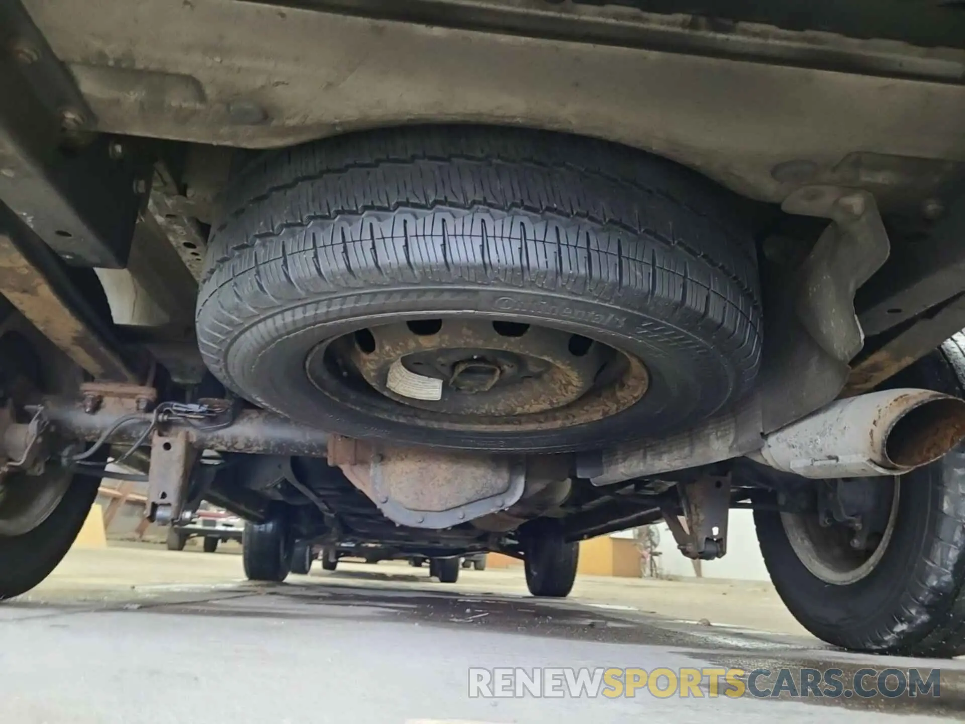 32 Photograph of a damaged car 1FTYR1YG5KKA38072 FORD TRANSIT 2019