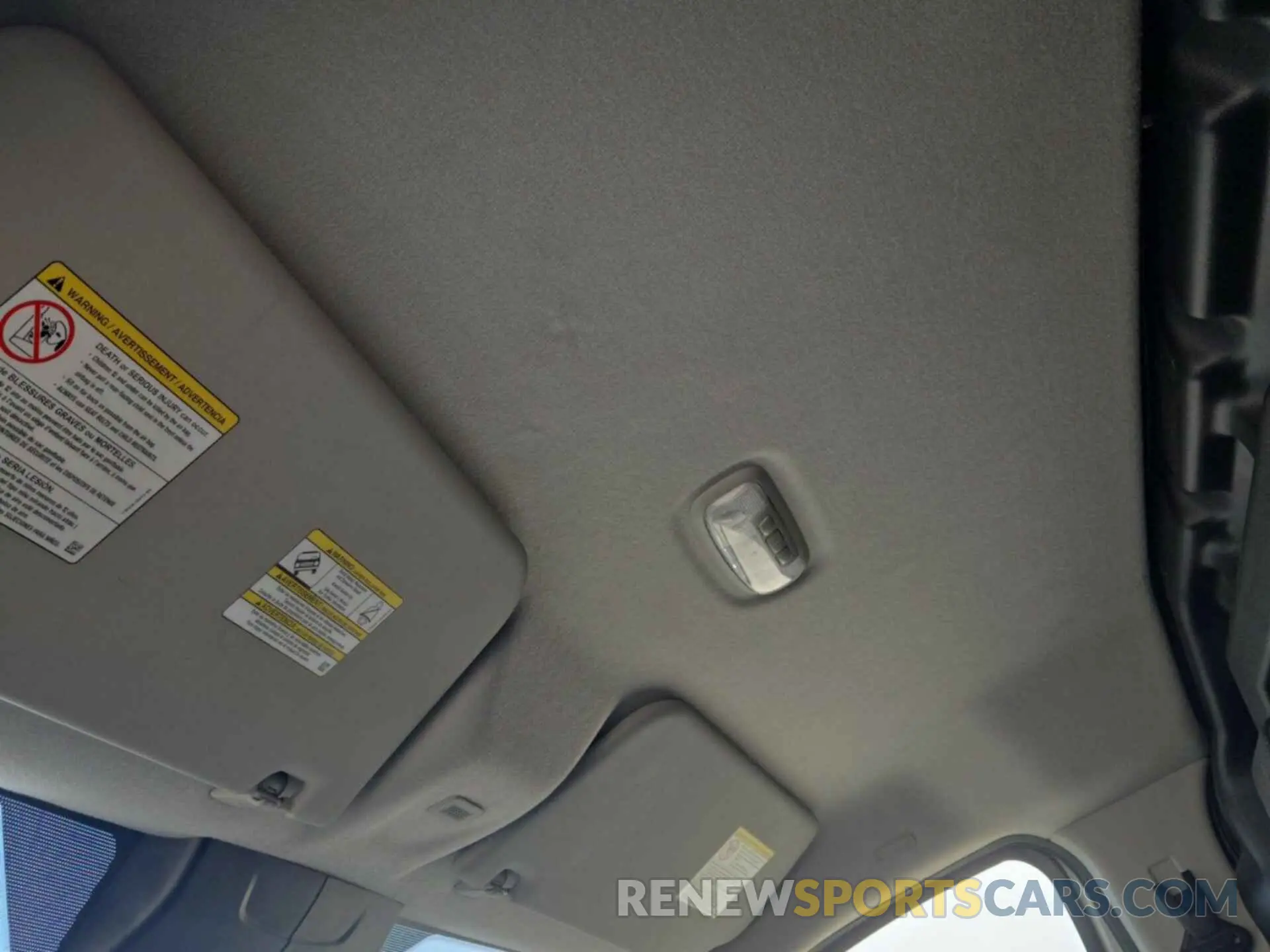 32 Photograph of a damaged car 1FTYR1YG5KKB48118 FORD TRANSIT 2019